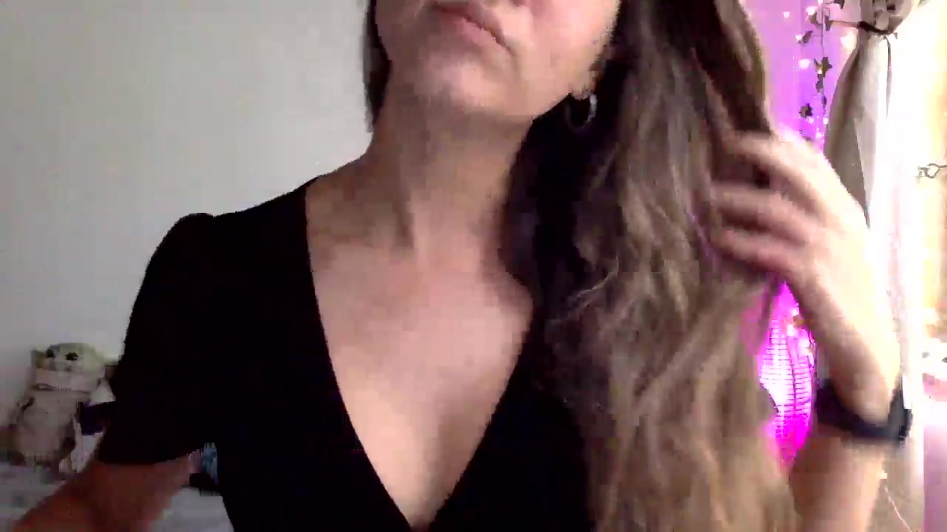 Gallery image thumbnail from Qi_ra's myfreecams stream on, 03/31/2025, 01:00 image 8 of 20