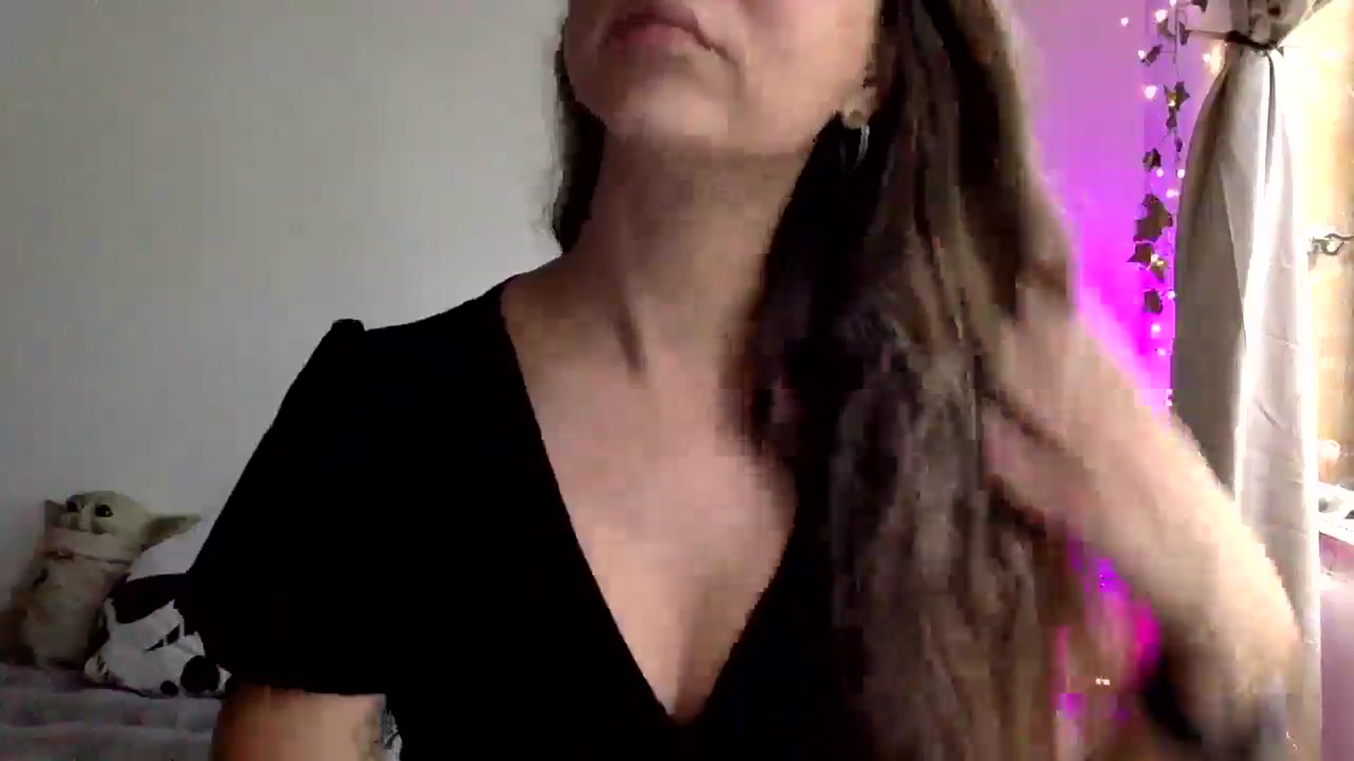 Gallery image thumbnail from Qi_ra's myfreecams stream on, 03/31/2025, 01:00 image 9 of 20