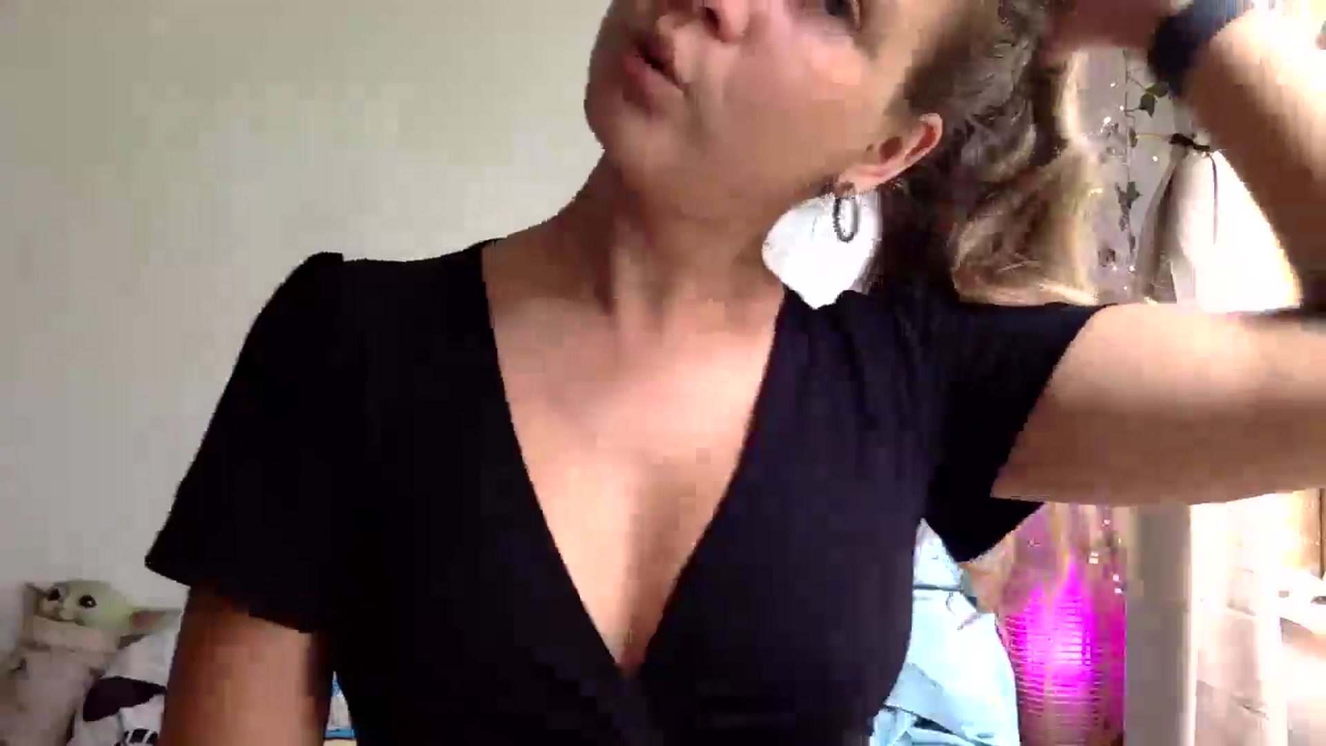 Gallery image thumbnail from Qi_ra's myfreecams stream on, 03/31/2025, 02:50 image 8 of 20