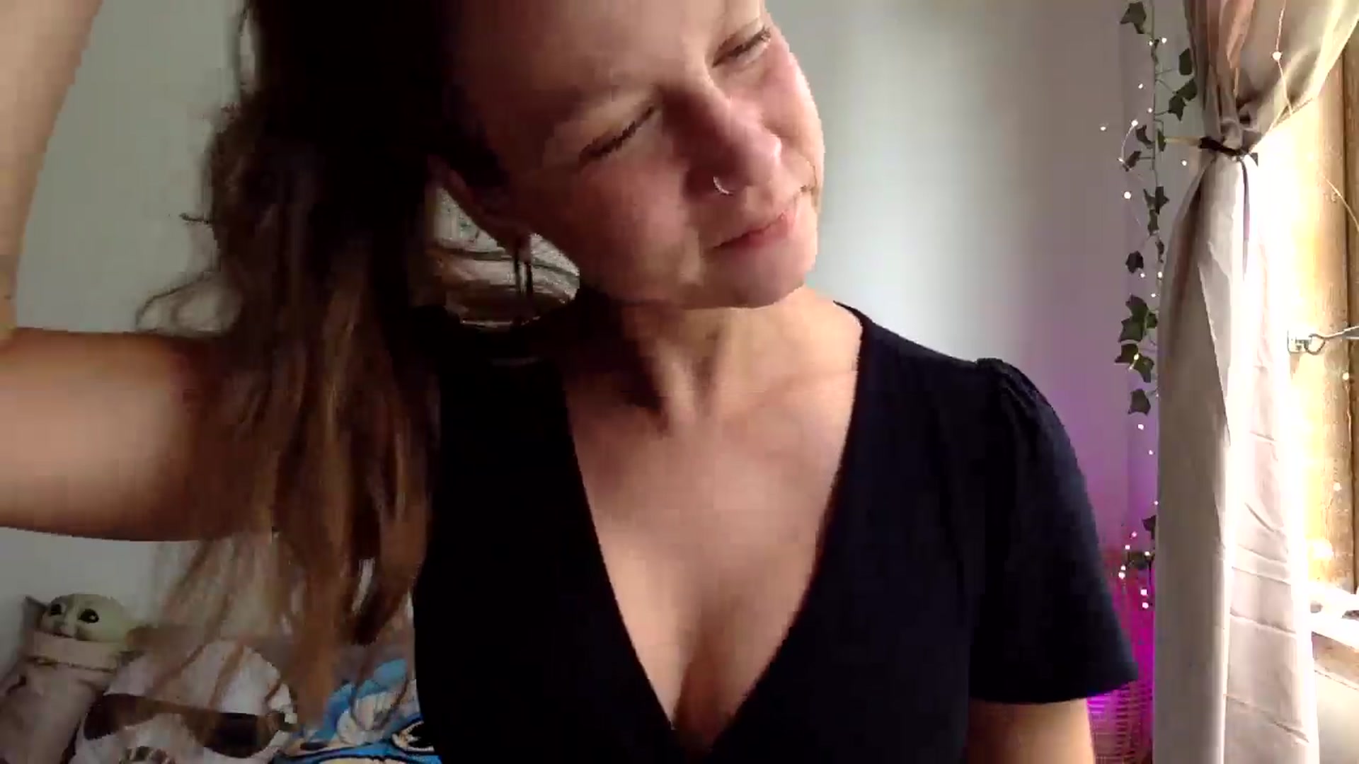 Gallery image thumbnail from Qi_ra's myfreecams stream on, 03/31/2025, 02:50 image 5 of 20