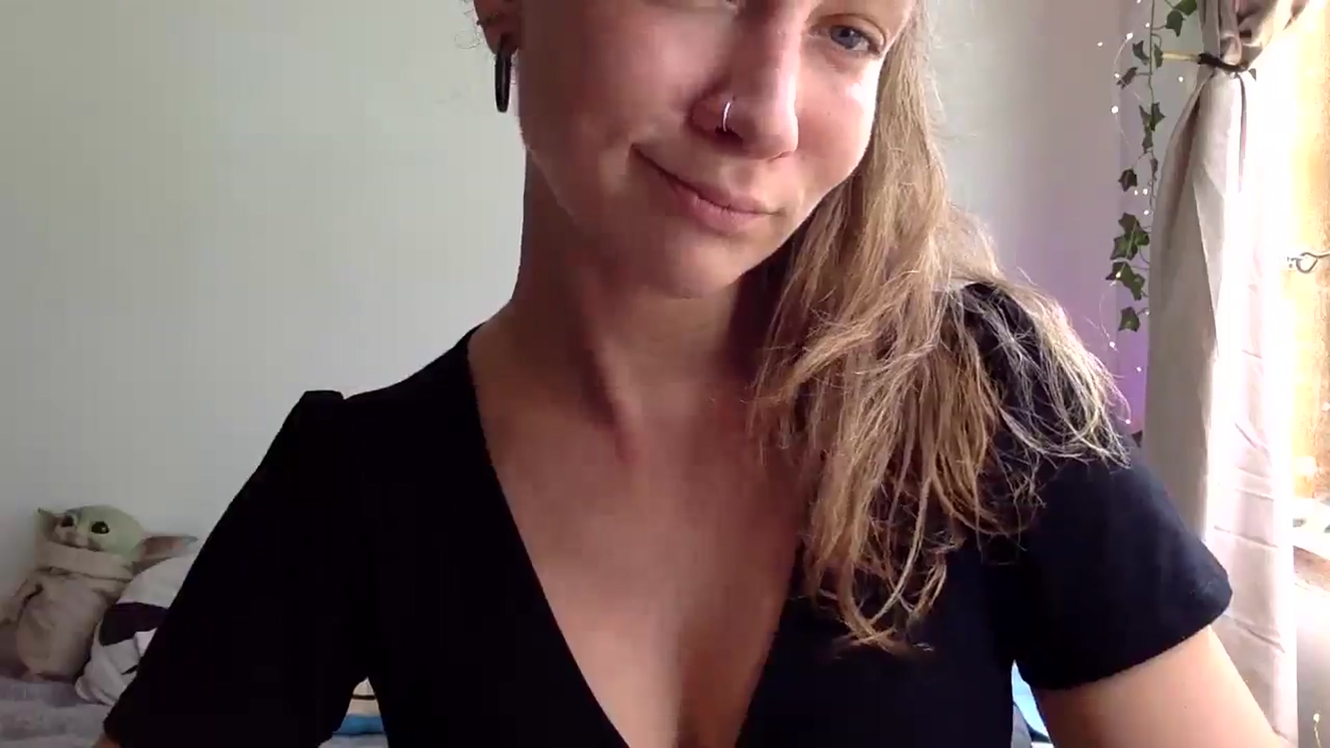 Gallery image thumbnail from Qi_ra's myfreecams stream on, 03/31/2025, 03:37 image 8 of 20