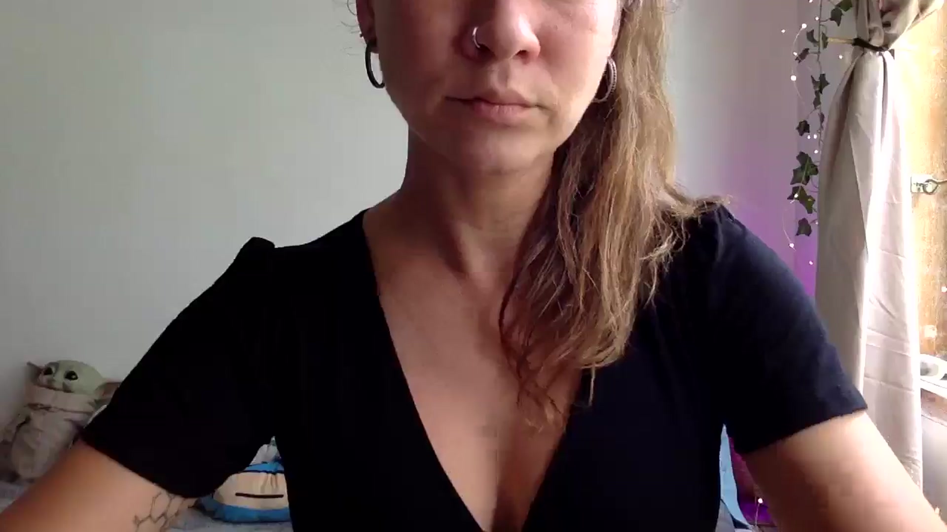 Gallery image thumbnail from Qi_ra's myfreecams stream on, 03/31/2025, 03:37 image 7 of 20