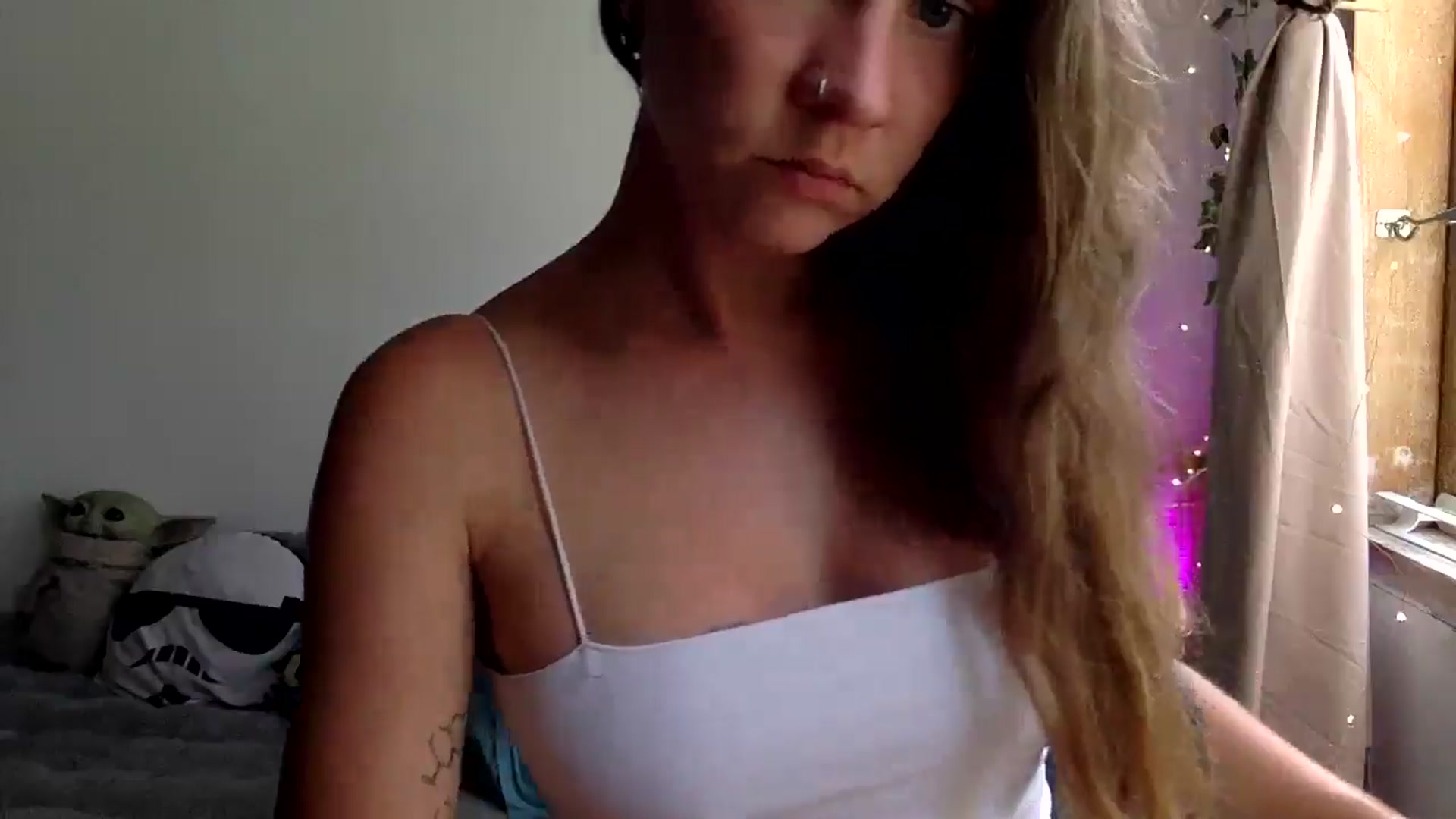 Gallery image thumbnail from Qi_ra's myfreecams stream on, 04/01/2025, 07:26 image 15 of 20