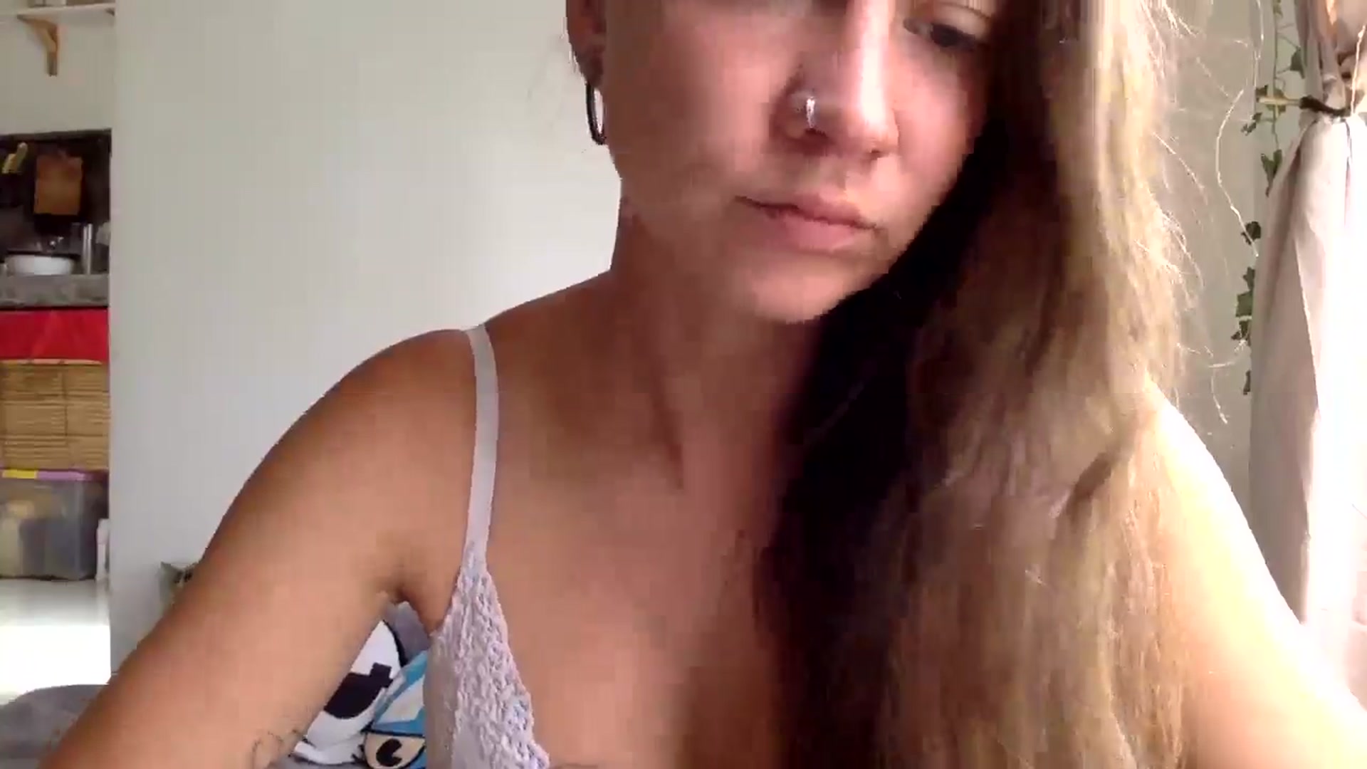 Gallery image thumbnail from Qi_ra's myfreecams stream on, 04/02/2025, 01:11 image 12 of 20