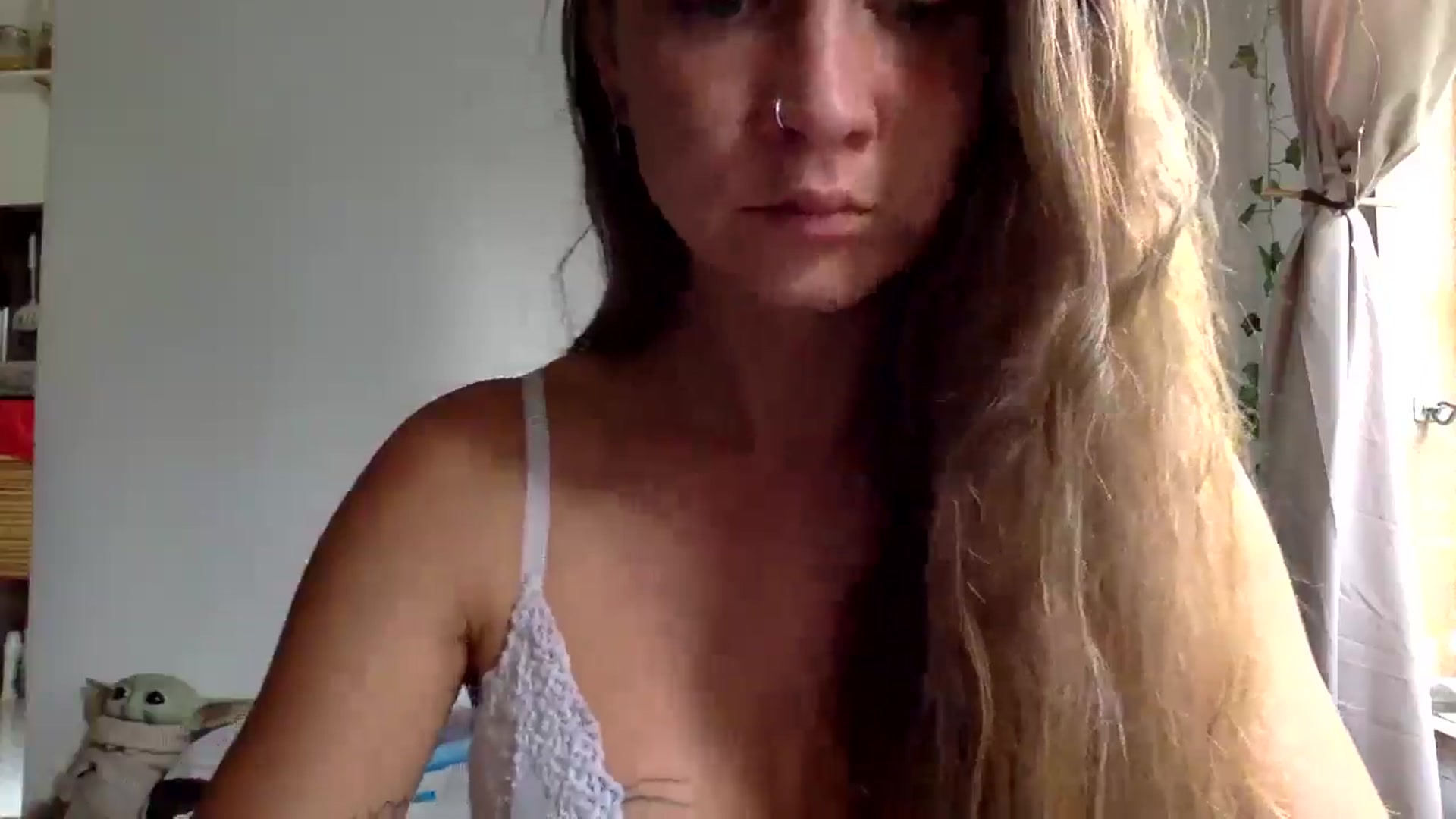 Gallery image thumbnail from Qi_ra's myfreecams stream on, 04/02/2025, 01:11 image 5 of 20