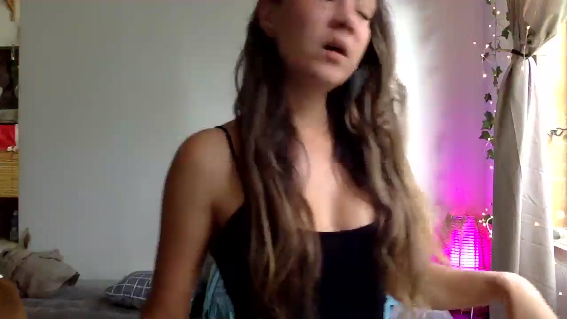 Gallery image thumbnail from Qi_ra's myfreecams stream on, 04/07/2025, 24:04 image 13 of 20