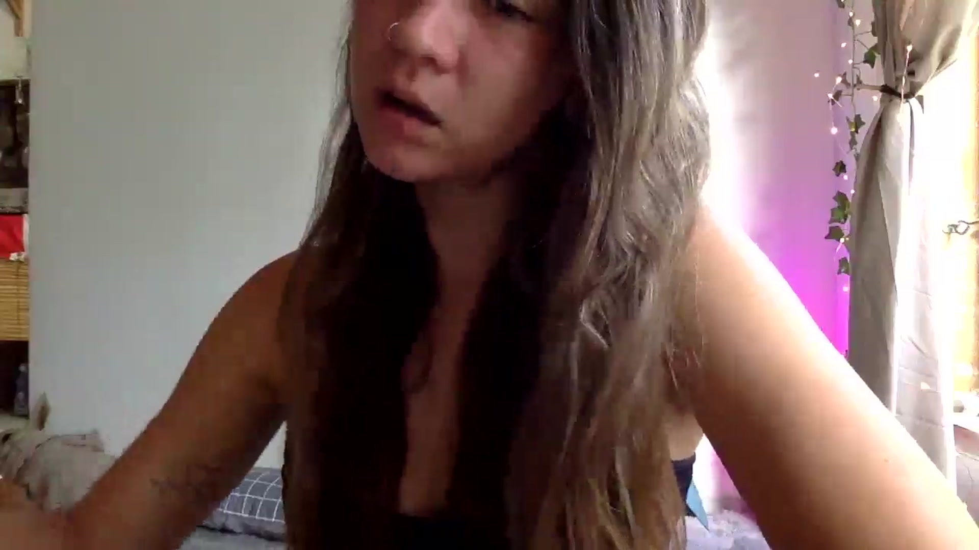Gallery image thumbnail from Qi_ra's myfreecams stream on, 04/07/2025, 24:04 image 6 of 20