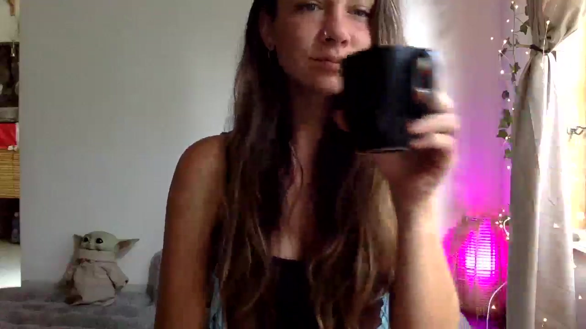 Gallery image thumbnail from Qi_ra's myfreecams stream on, 04/07/2025, 24:04 image 17 of 20