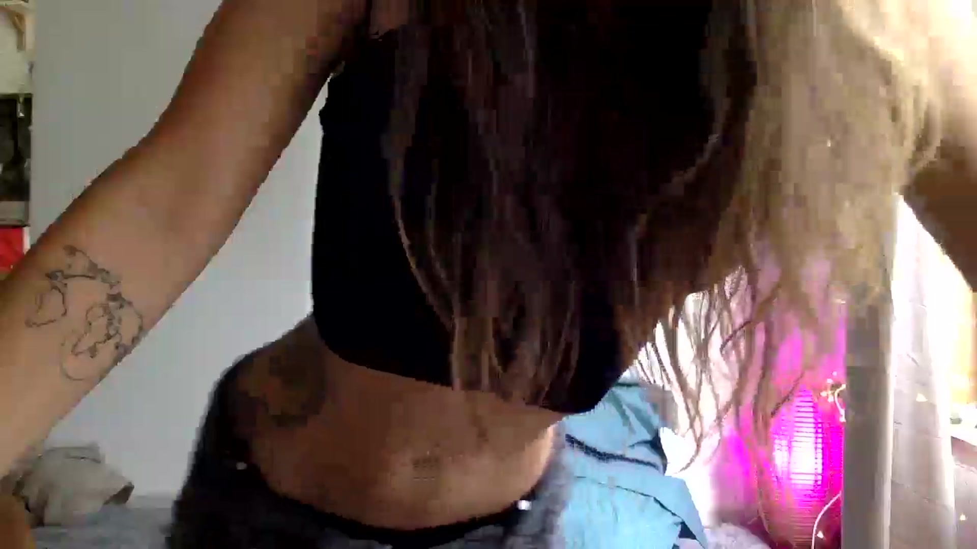 Gallery image thumbnail from Qi_ra's myfreecams stream on, 04/07/2025, 24:04 image 2 of 20