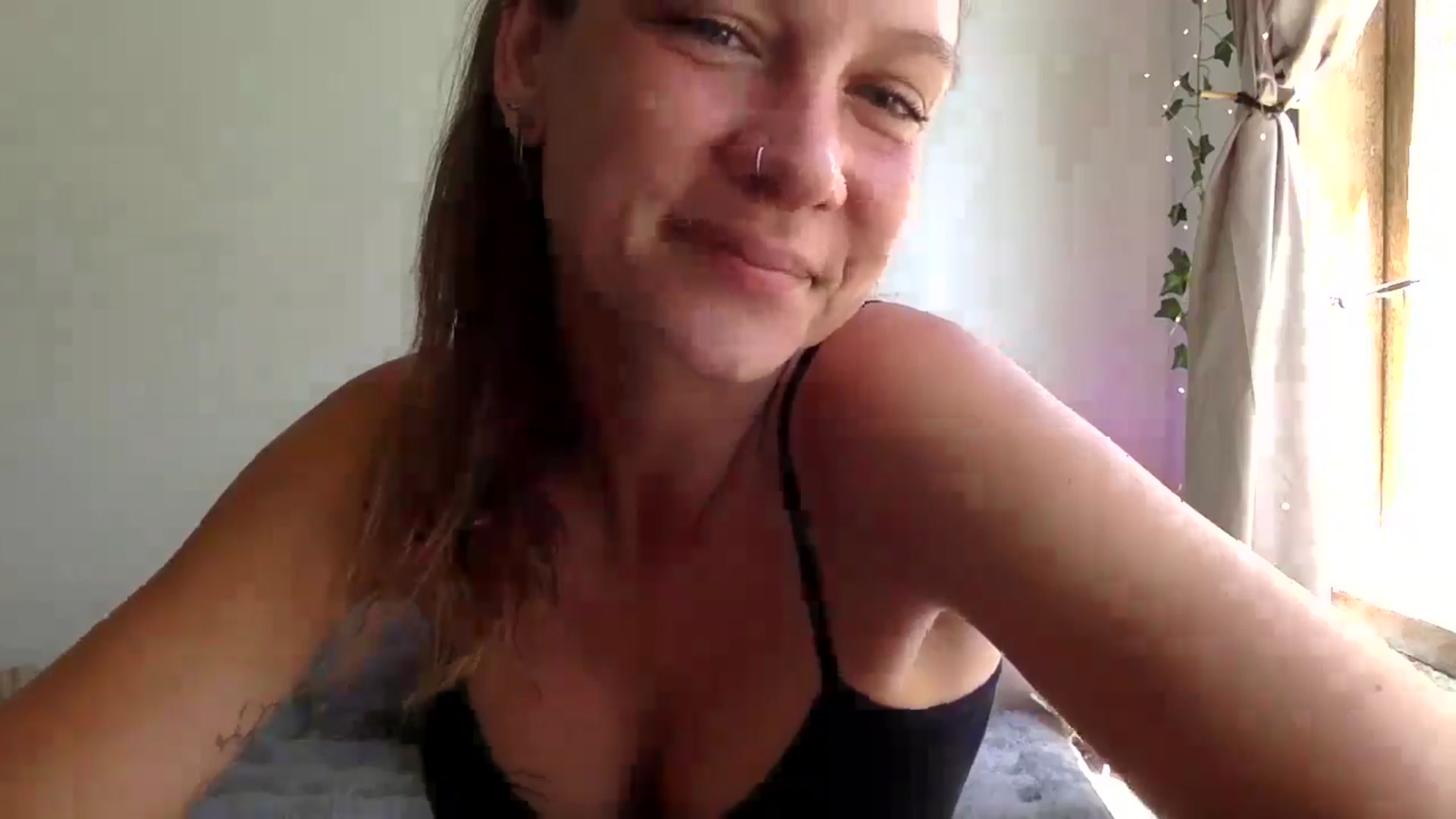 Gallery image thumbnail from Qi_ra's myfreecams stream on, 04/07/2025, 02:28 image 3 of 20