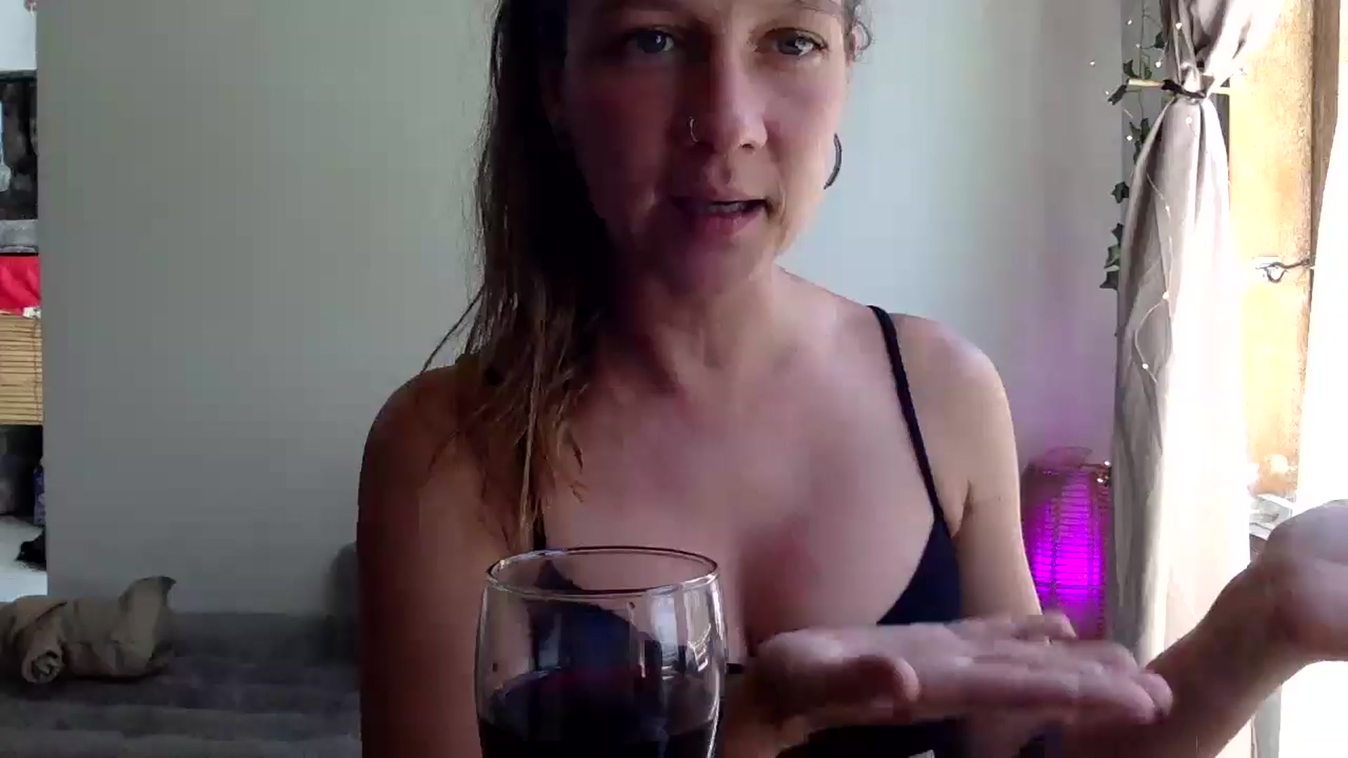 Gallery image thumbnail from Qi_ra's myfreecams stream on, 04/07/2025, 06:34 image 6 of 20
