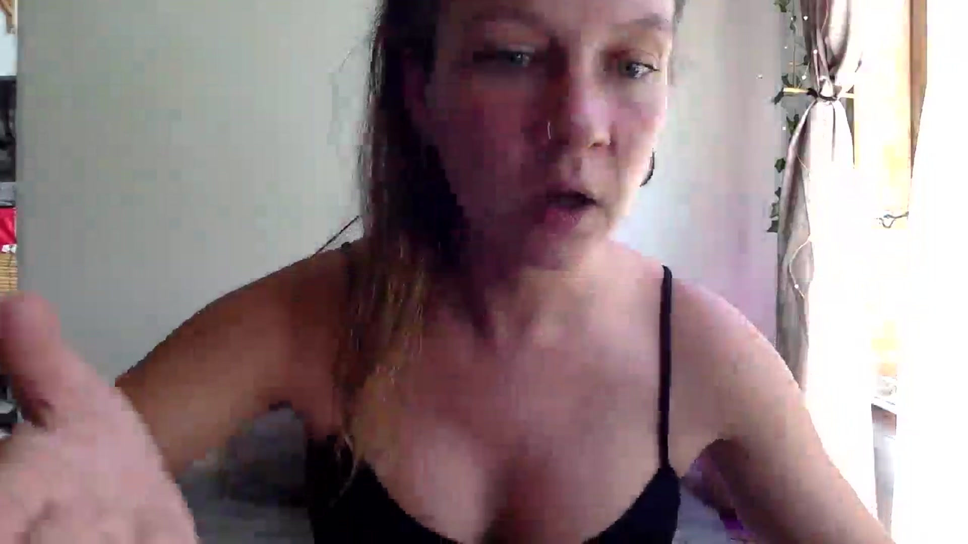 Gallery image thumbnail from Qi_ra's myfreecams stream on, 04/07/2025, 06:34 image 12 of 20