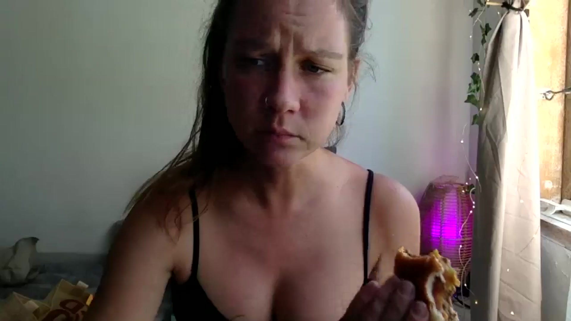 Gallery image thumbnail from Qi_ra's myfreecams stream on, 04/07/2025, 07:19 image 4 of 20