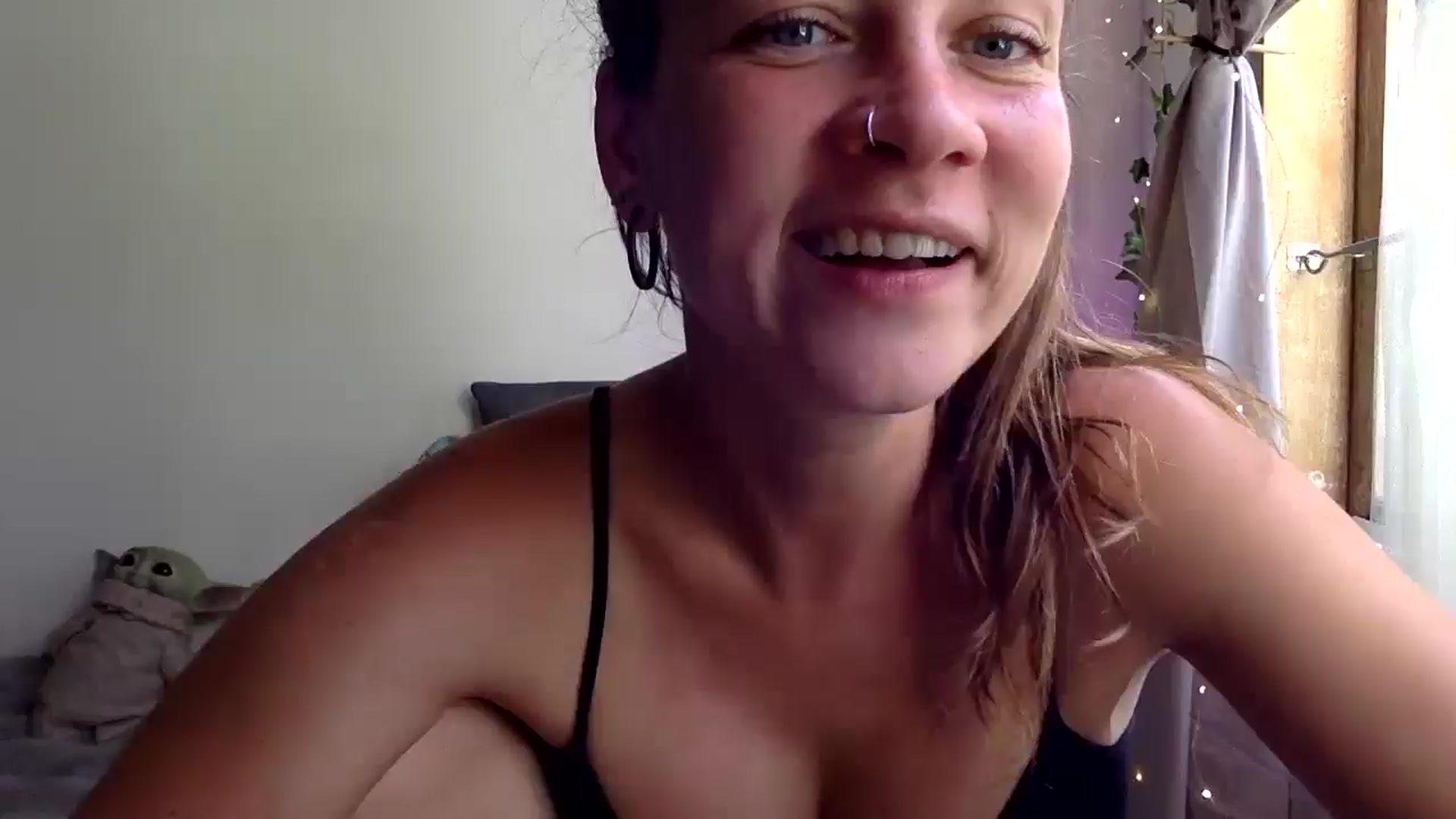 Gallery image thumbnail from Qi_ra's myfreecams stream on, 04/07/2025, 08:22 image 5 of 20