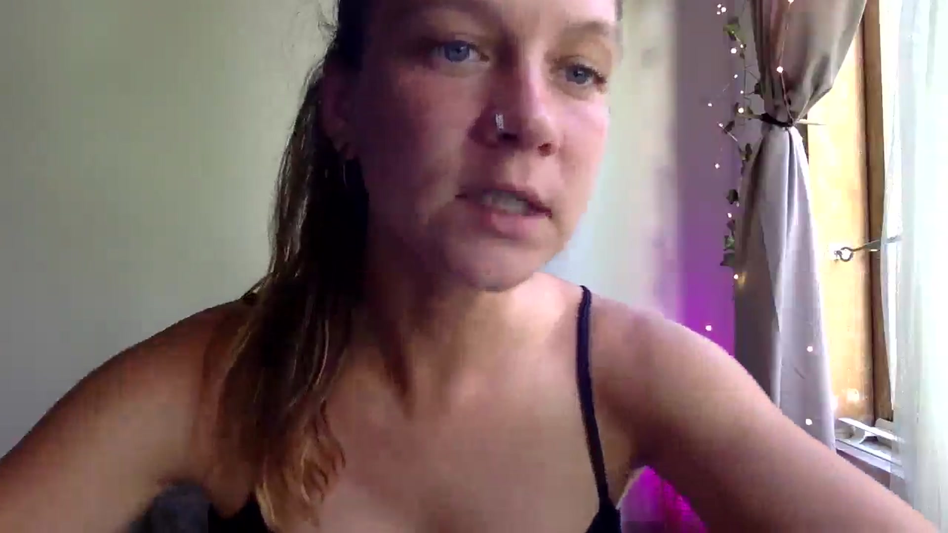 Gallery image thumbnail from Qi_ra's myfreecams stream on, 04/07/2025, 08:22 image 19 of 20