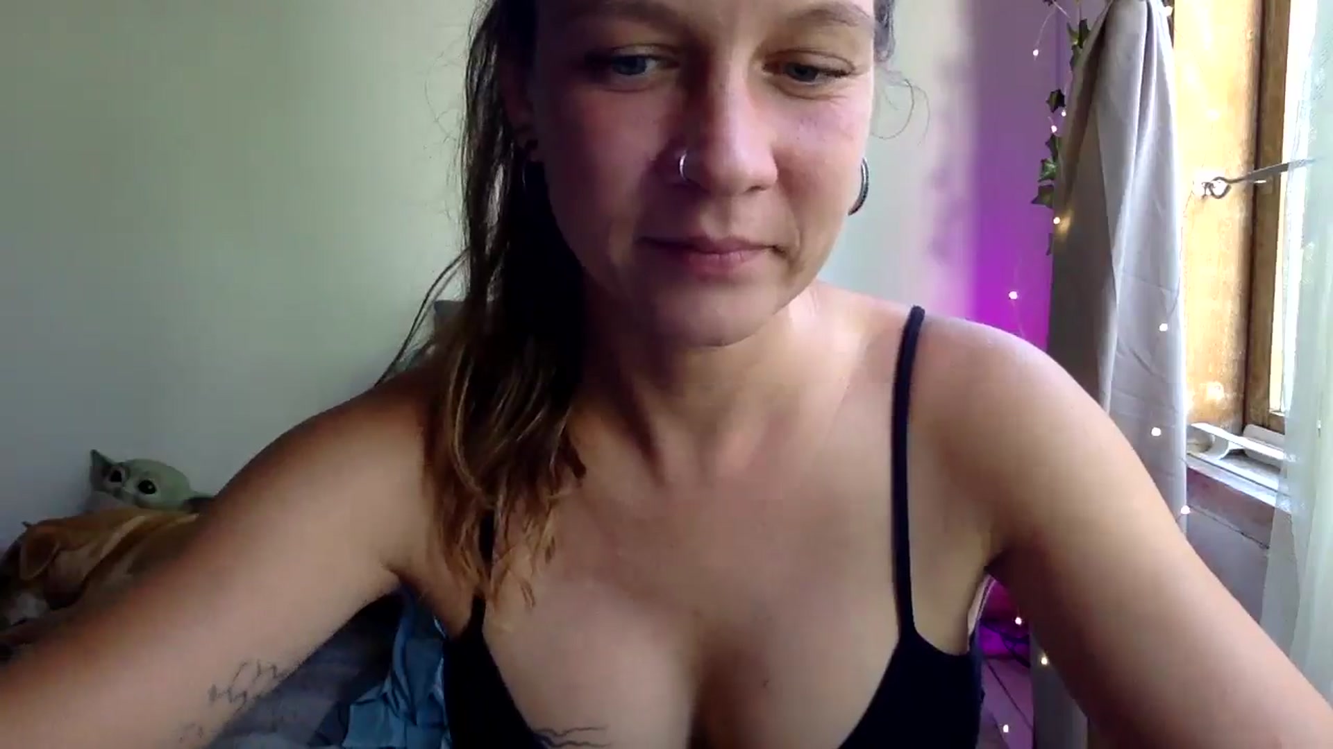 Gallery image thumbnail from Qi_ra's myfreecams stream on, 04/07/2025, 09:08 image 8 of 20