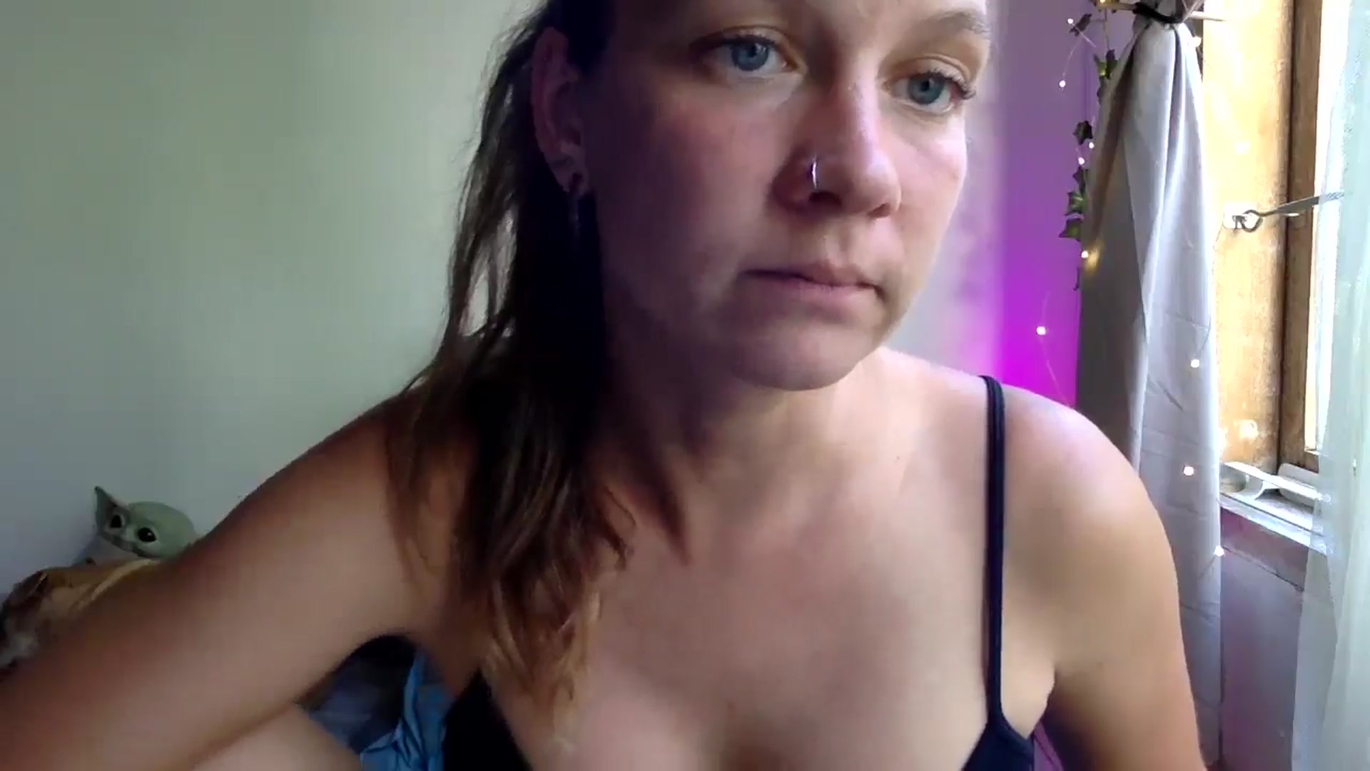 Gallery image thumbnail from Qi_ra's myfreecams stream on, 04/07/2025, 09:08 image 17 of 20