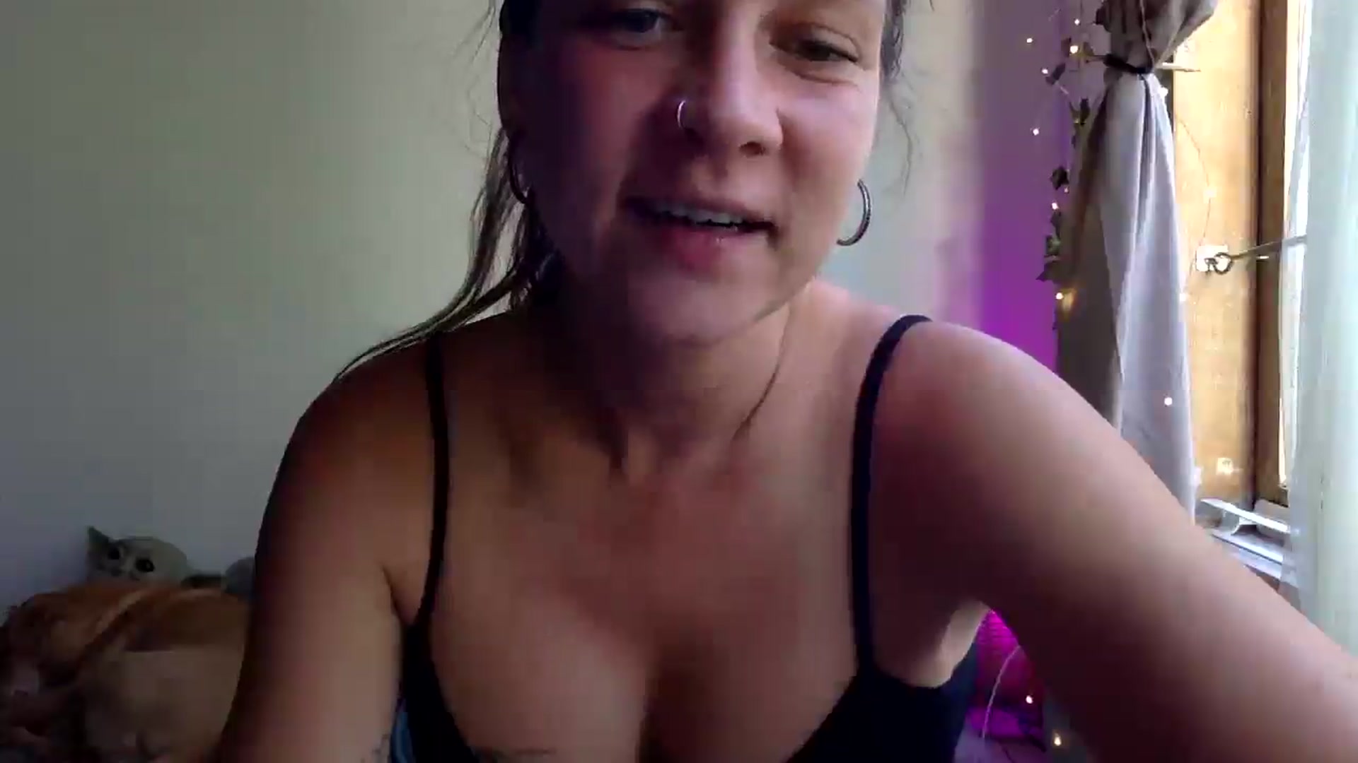 Gallery image thumbnail from Qi_ra's myfreecams stream on, 04/07/2025, 09:08 image 5 of 20