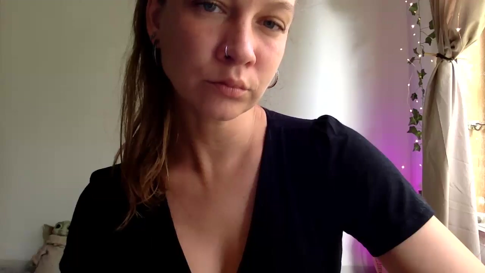 Gallery image thumbnail from Qi_ra's myfreecams stream on, 04/07/2025, 23:38 image 20 of 20