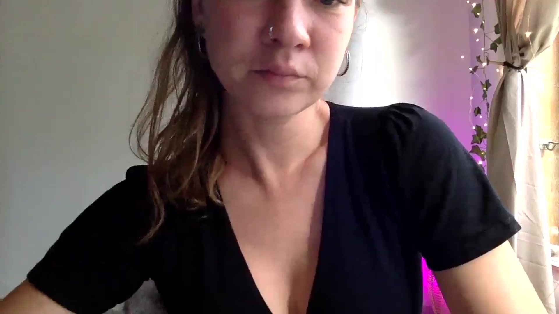 Gallery image thumbnail from Qi_ra's myfreecams stream on, 04/07/2025, 23:38 image 15 of 20