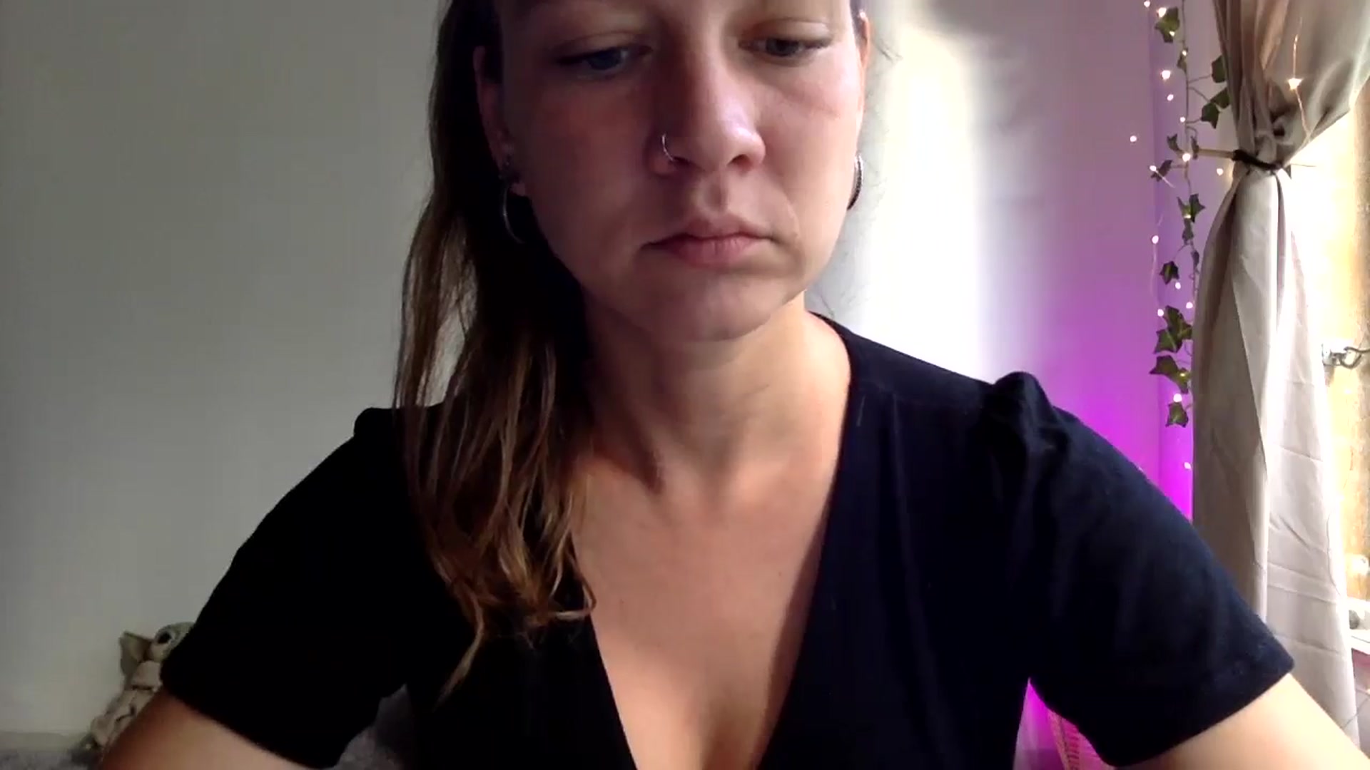 Gallery image thumbnail from Qi_ra's myfreecams stream on, 04/07/2025, 23:38 image 9 of 20