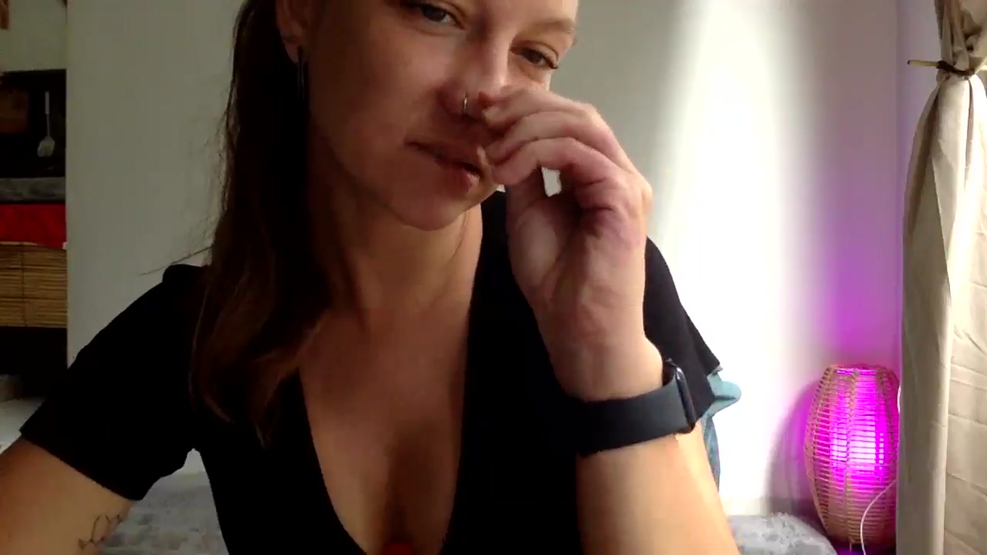 Gallery image thumbnail from Qi_ra's myfreecams stream on, 04/10/2025, 23:52 image 8 of 20