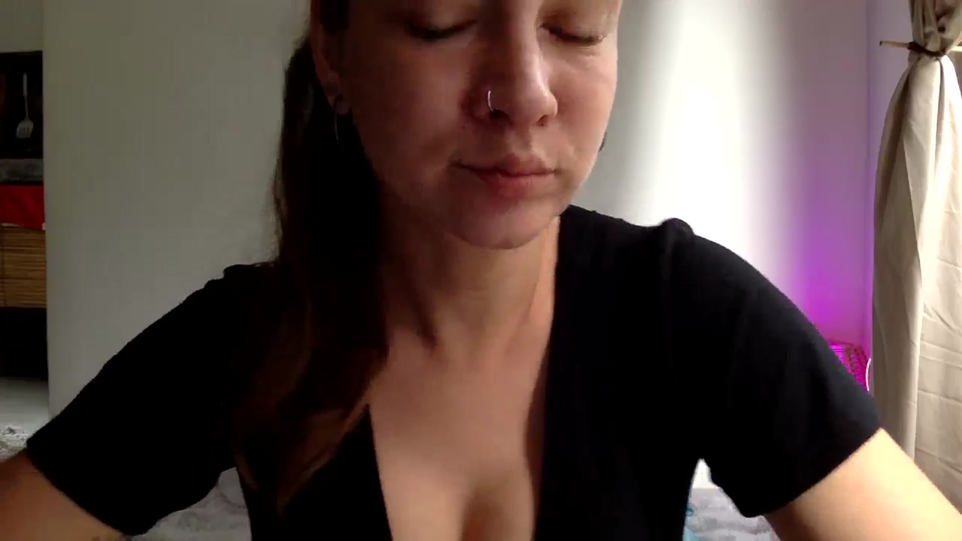 Gallery image thumbnail from Qi_ra's myfreecams stream on, 04/10/2025, 23:52 image 5 of 20