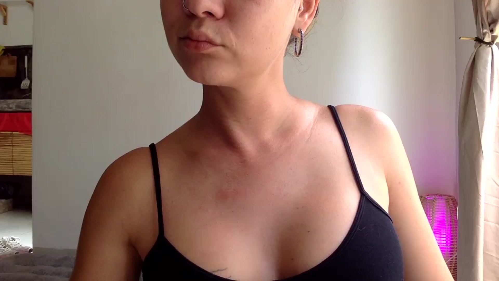 Gallery image thumbnail from Qi_ra's myfreecams stream on, 04/11/2025, 04:11 image 4 of 20