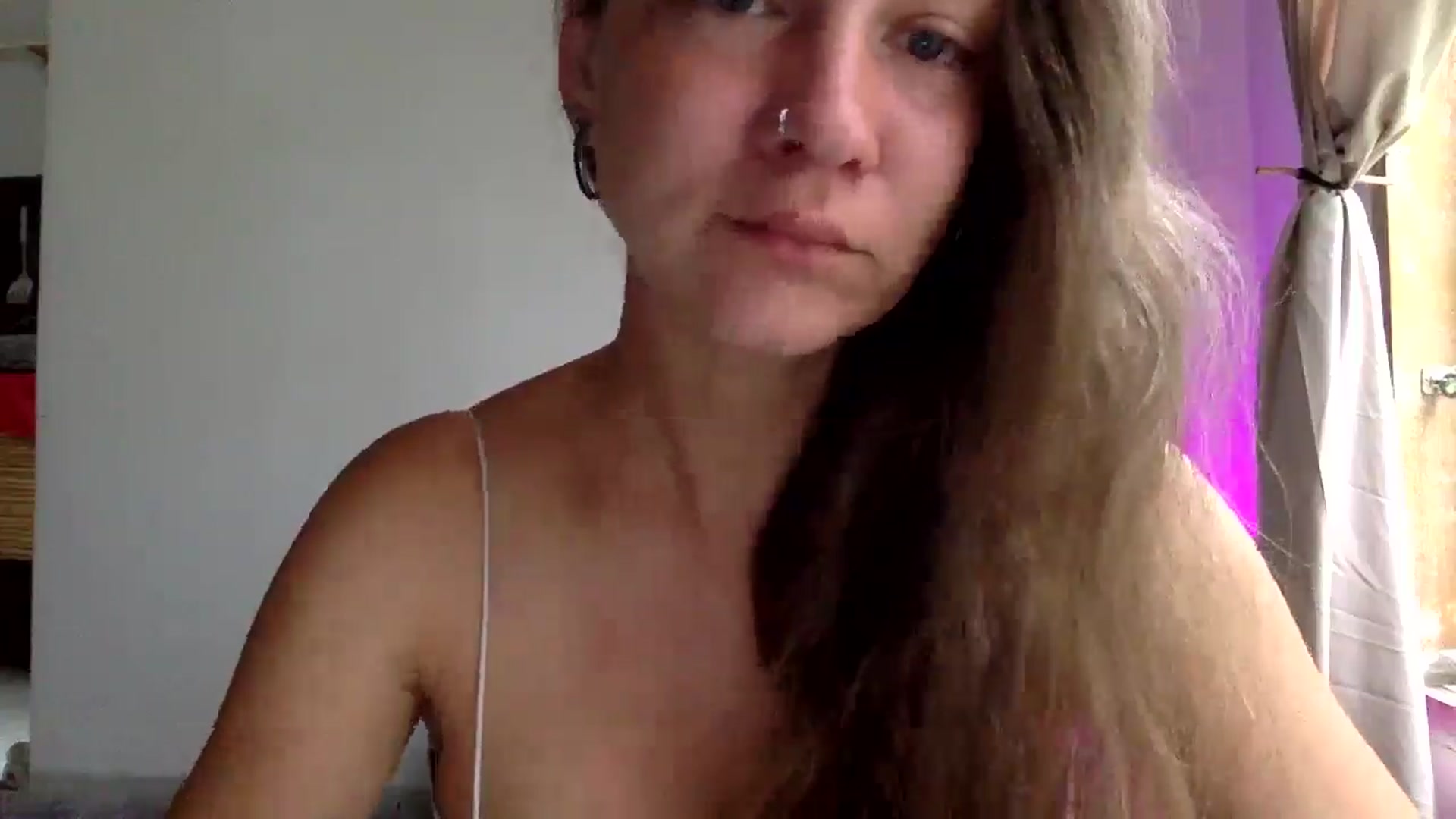 Gallery image thumbnail from Qi_ra's myfreecams stream on, 04/14/2025, 24:21 image 3 of 20
