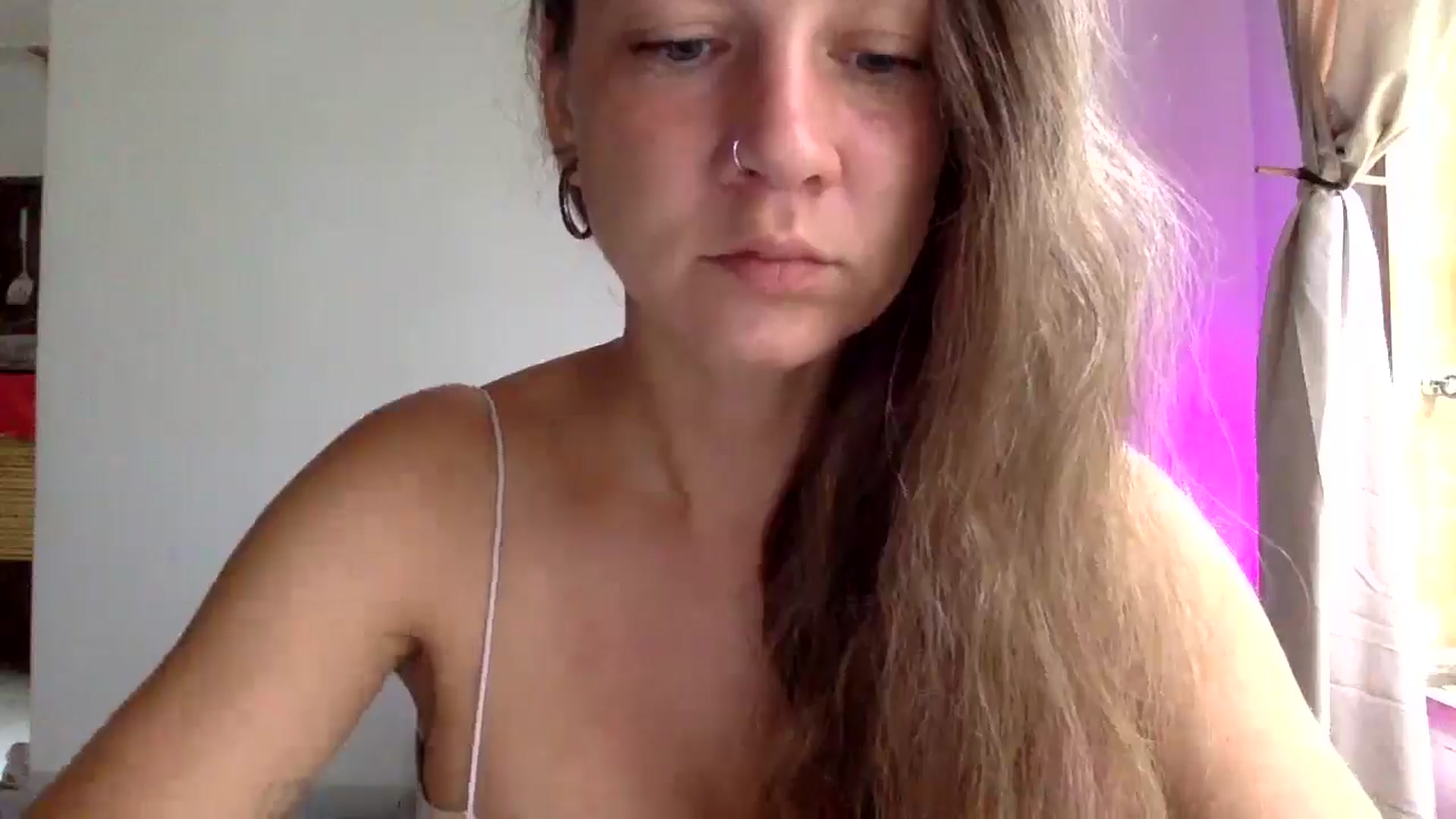 Gallery image thumbnail from Qi_ra's myfreecams stream on, 04/14/2025, 24:21 image 4 of 20