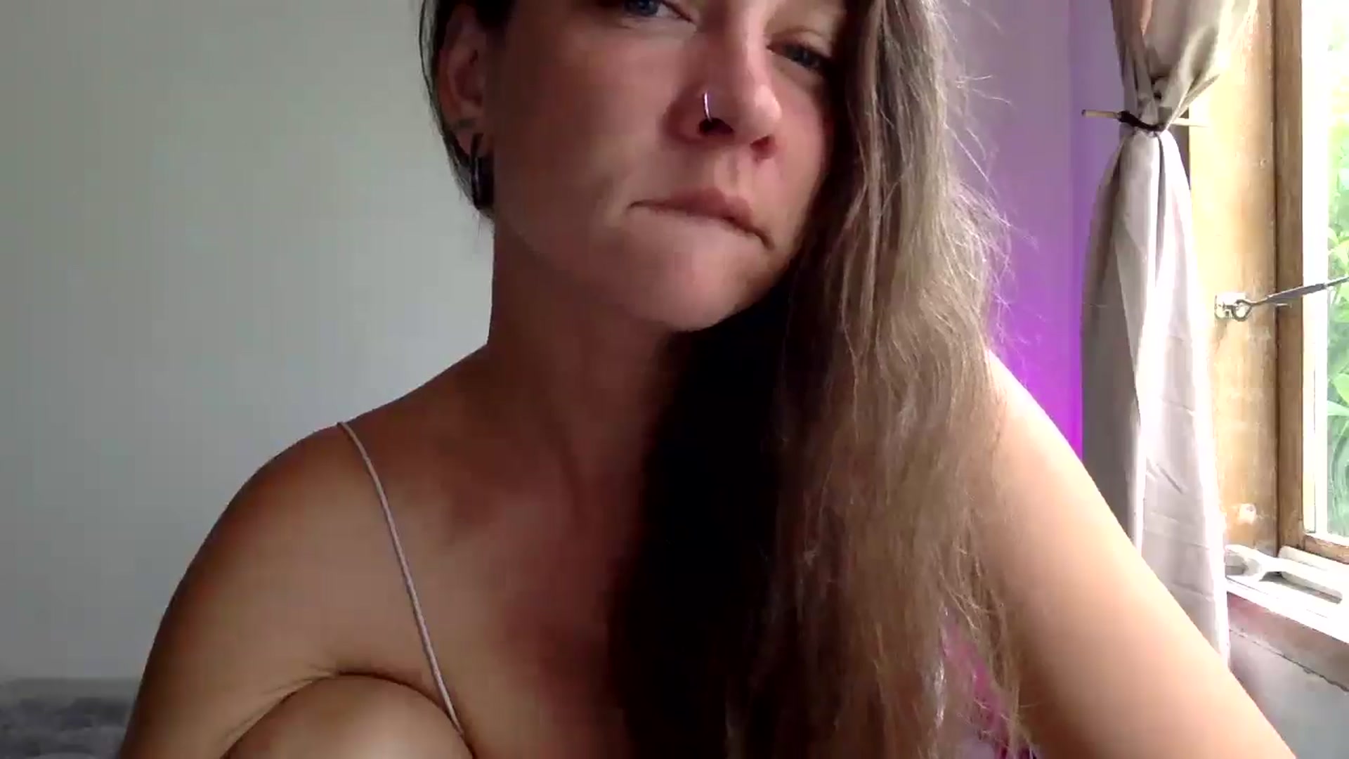 Gallery image thumbnail from Qi_ra's myfreecams stream on, 04/14/2025, 01:25 image 5 of 20