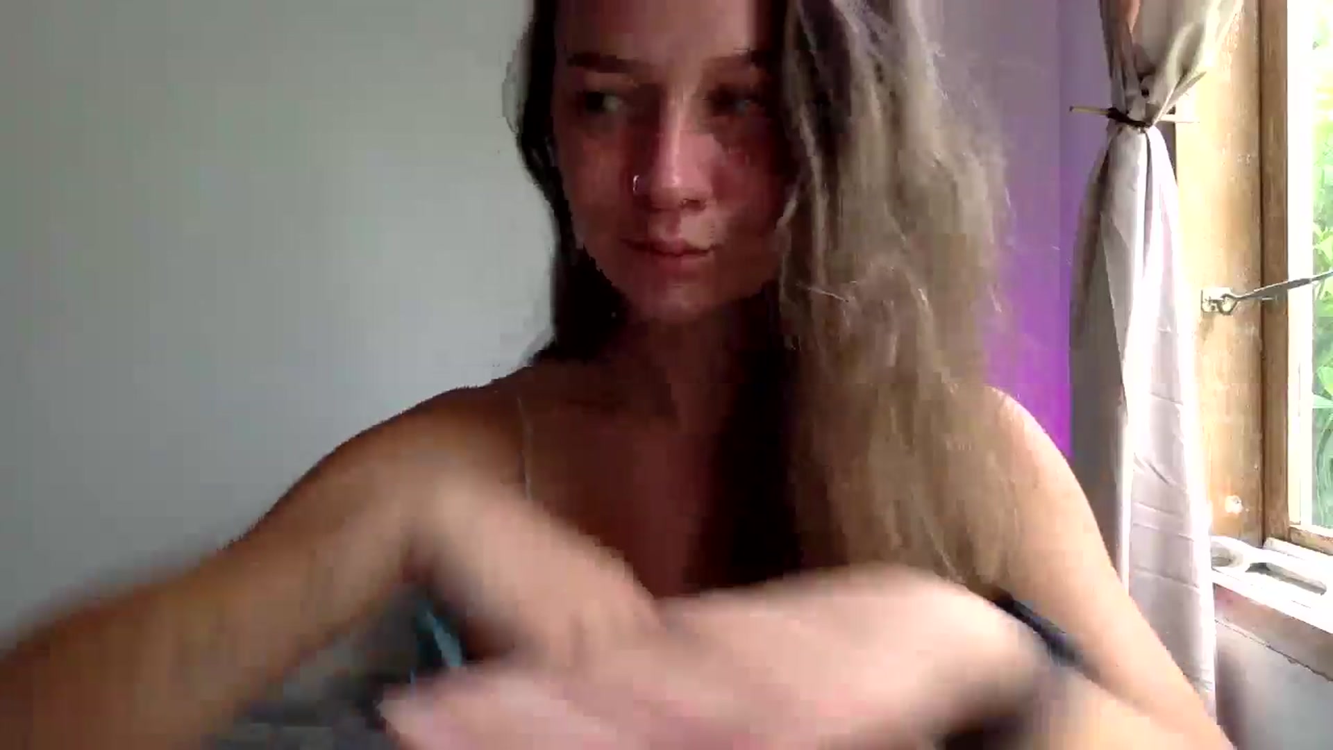 Gallery image thumbnail from Qi_ra's myfreecams stream on, 04/14/2025, 01:25 image 3 of 20