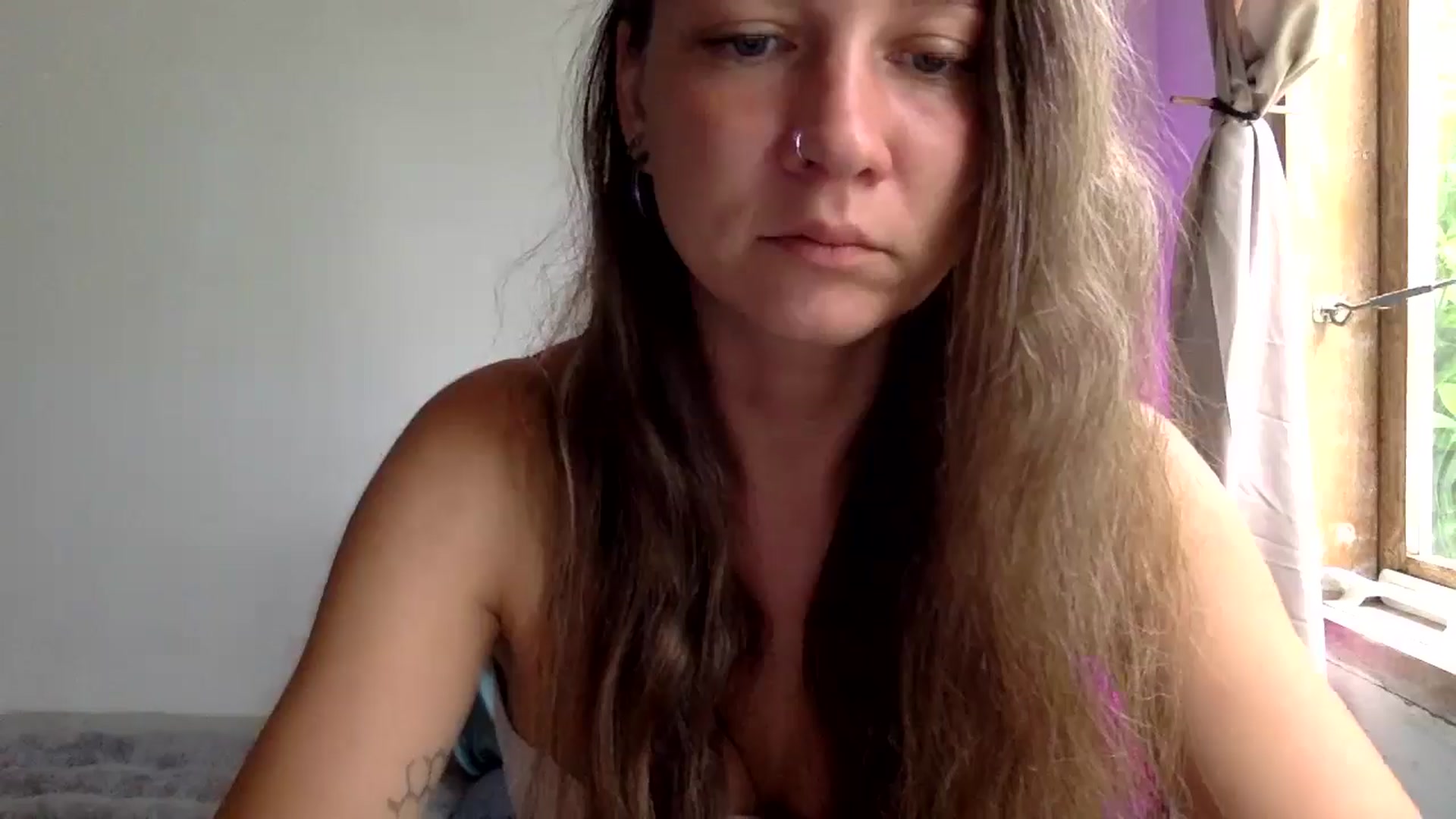 Gallery image thumbnail from Qi_ra's myfreecams stream on, 04/14/2025, 01:25 image 16 of 20
