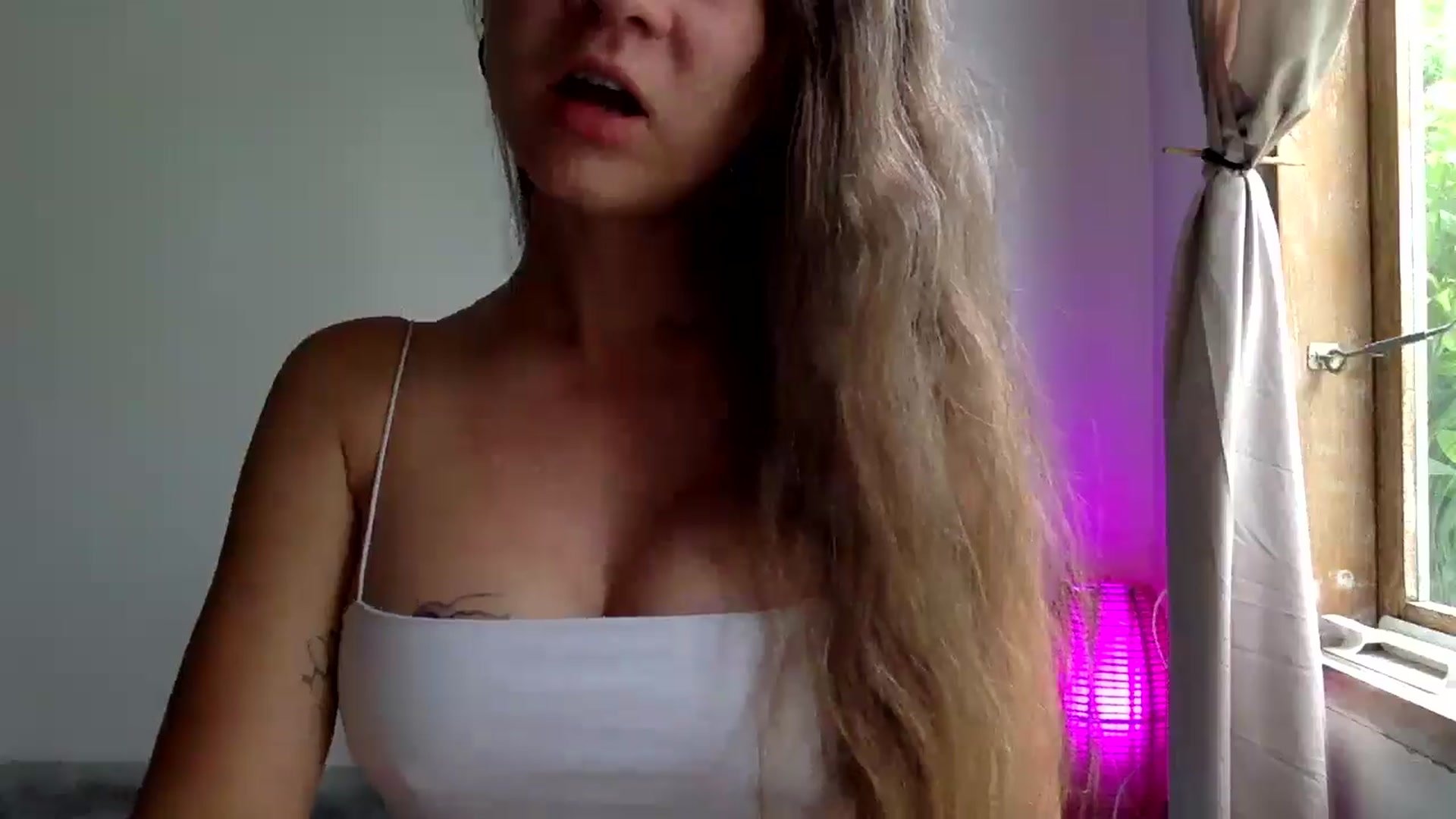 Gallery image thumbnail from Qi_ra's myfreecams stream on, 04/14/2025, 01:25 image 7 of 20