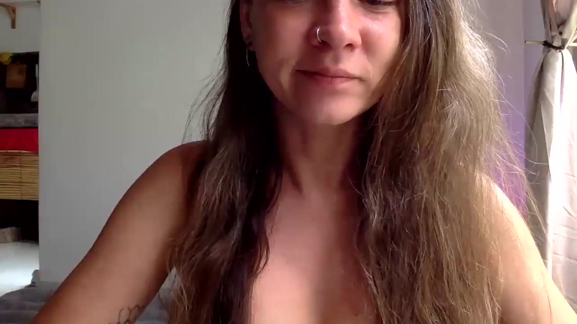 Gallery image thumbnail from Qi_ra's myfreecams stream on, 04/14/2025, 01:55 image 6 of 20