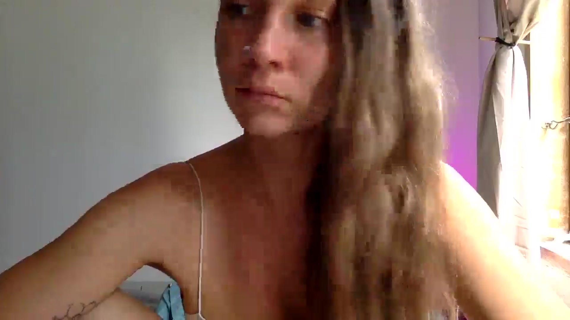 Gallery image thumbnail from Qi_ra's myfreecams stream on, 04/14/2025, 04:12 image 12 of 20