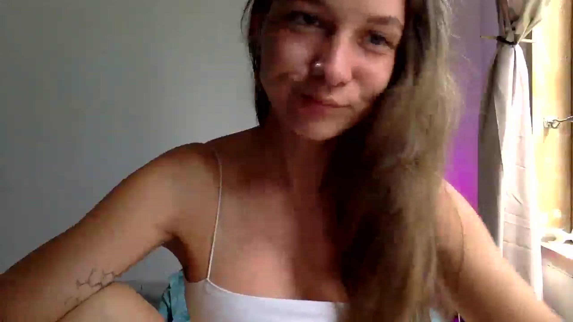 Gallery image thumbnail from Qi_ra's myfreecams stream on, 04/14/2025, 04:12 image 10 of 20