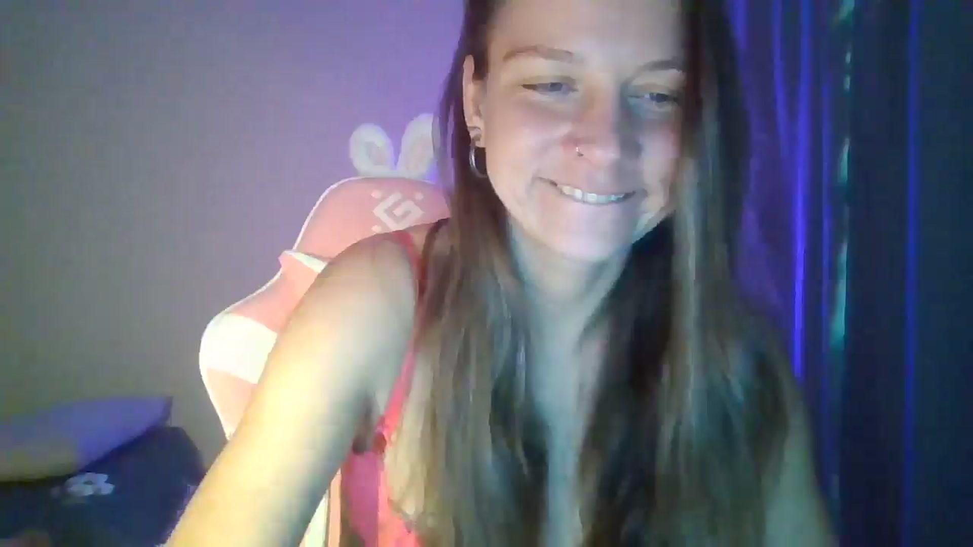 Gallery image thumbnail from Qi_ra's myfreecams stream on, 04/27/2025, 10:57 image 12 of 20
