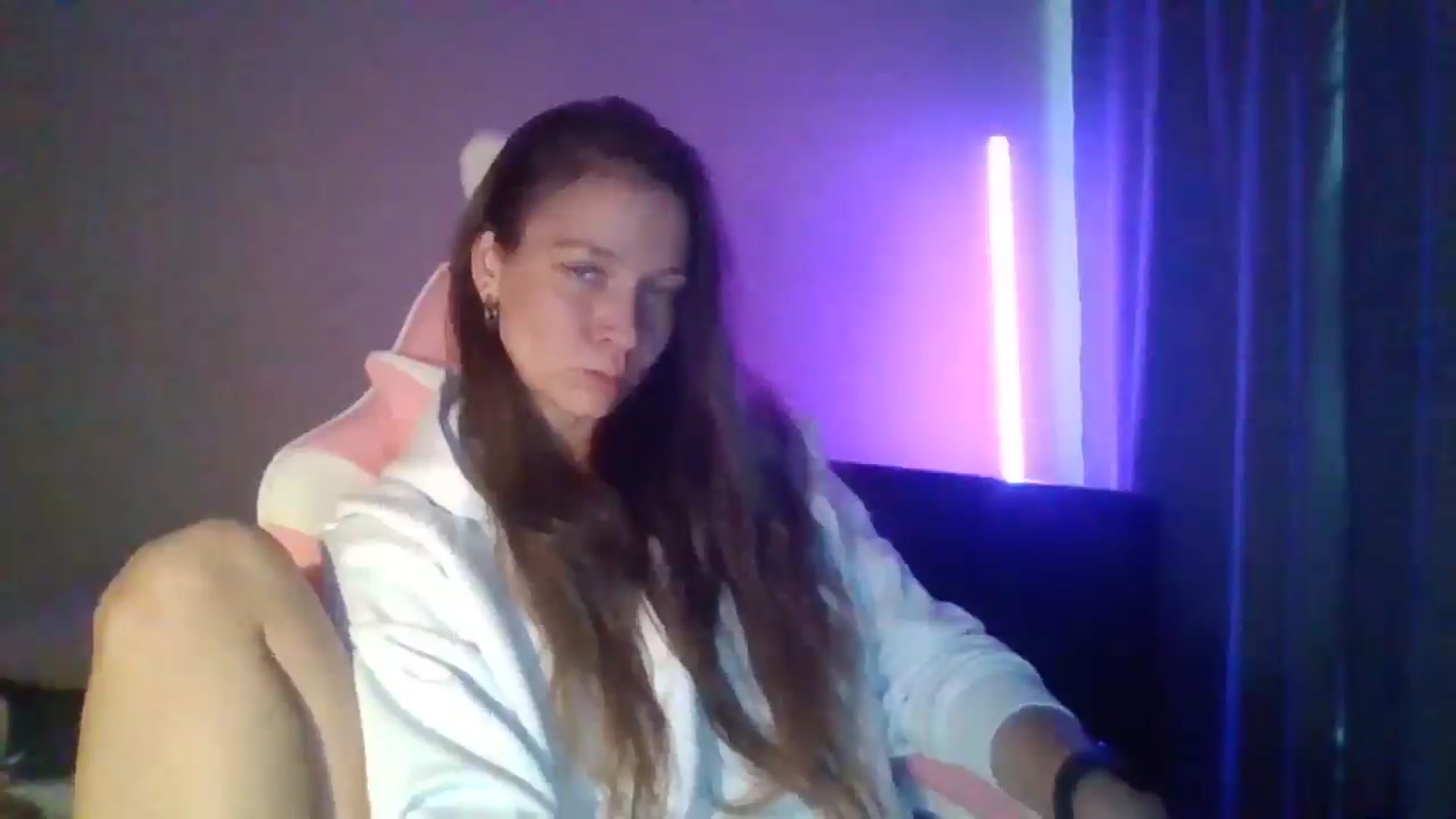 Gallery image thumbnail from Qi_ra's myfreecams stream on, 04/27/2025, 15:02 image 14 of 20