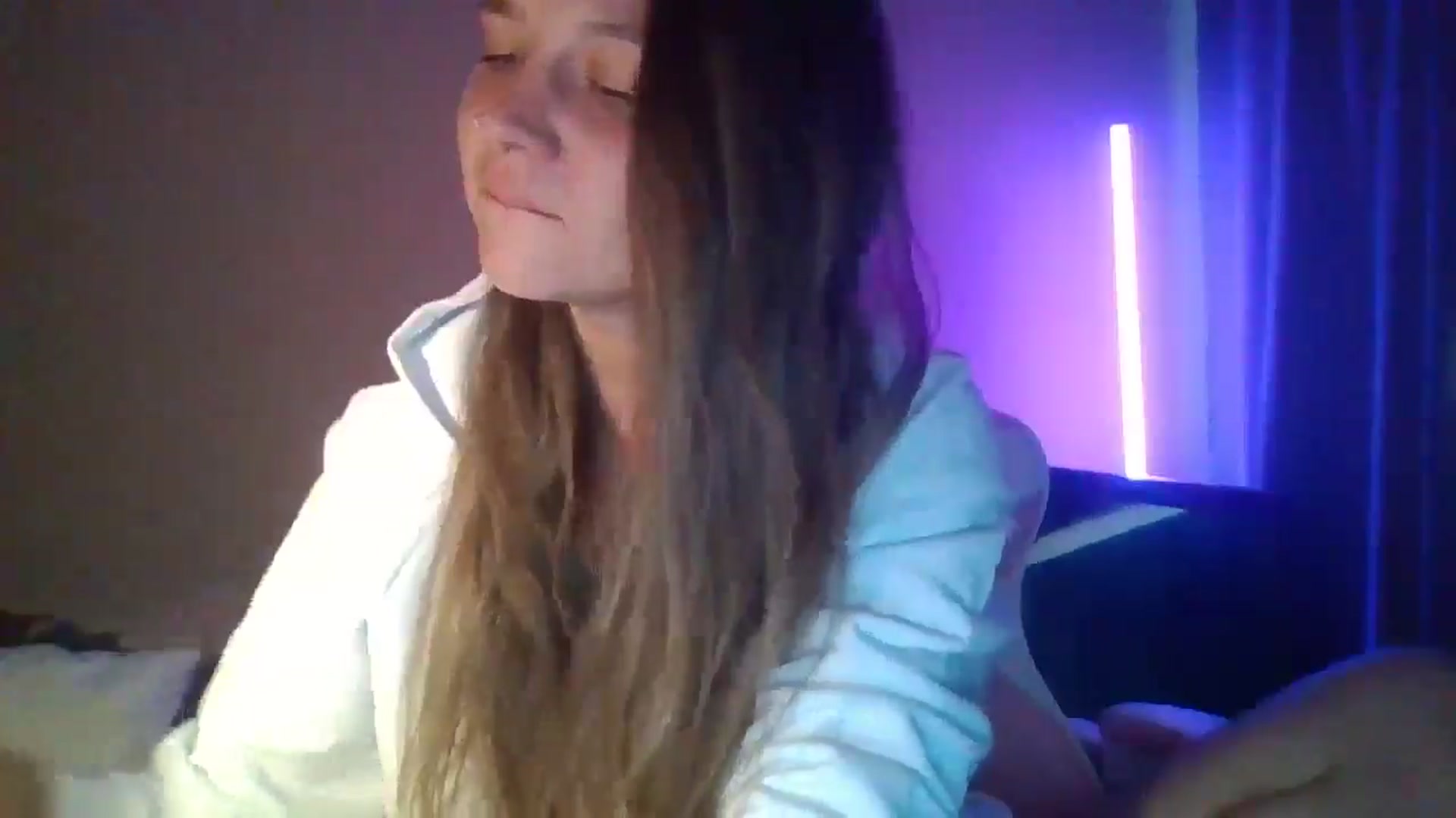 Gallery image thumbnail from Qi_ra's myfreecams stream on, 04/27/2025, 15:38 image 18 of 20