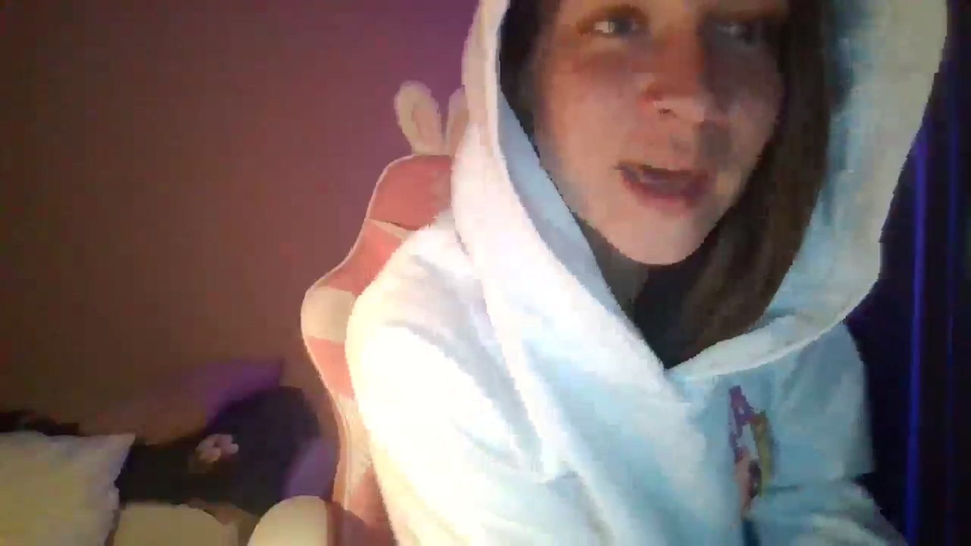 Gallery image thumbnail from Qi_ra's myfreecams stream on, 04/27/2025, 15:38 image 13 of 20