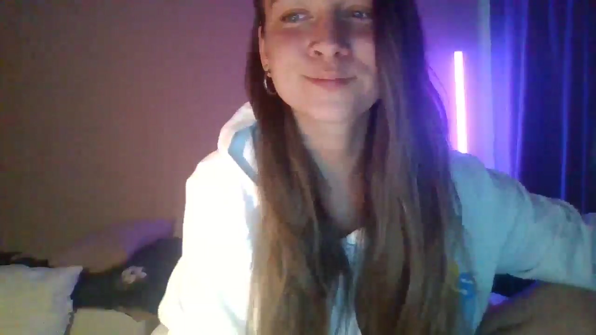 Gallery image thumbnail from Qi_ra's myfreecams stream on, 04/27/2025, 15:38 image 17 of 20