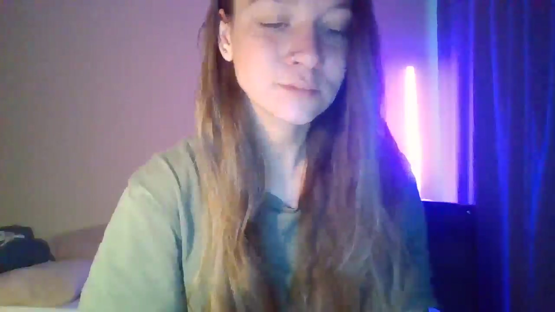 Gallery image thumbnail from Qi_ra's myfreecams stream on, 04/28/2025, 06:21 image 17 of 20