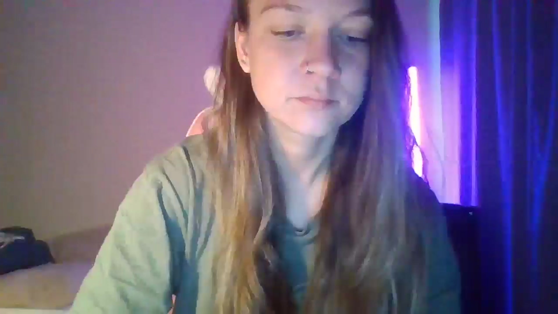 Gallery image thumbnail from Qi_ra's myfreecams stream on, 04/28/2025, 06:21 image 10 of 20