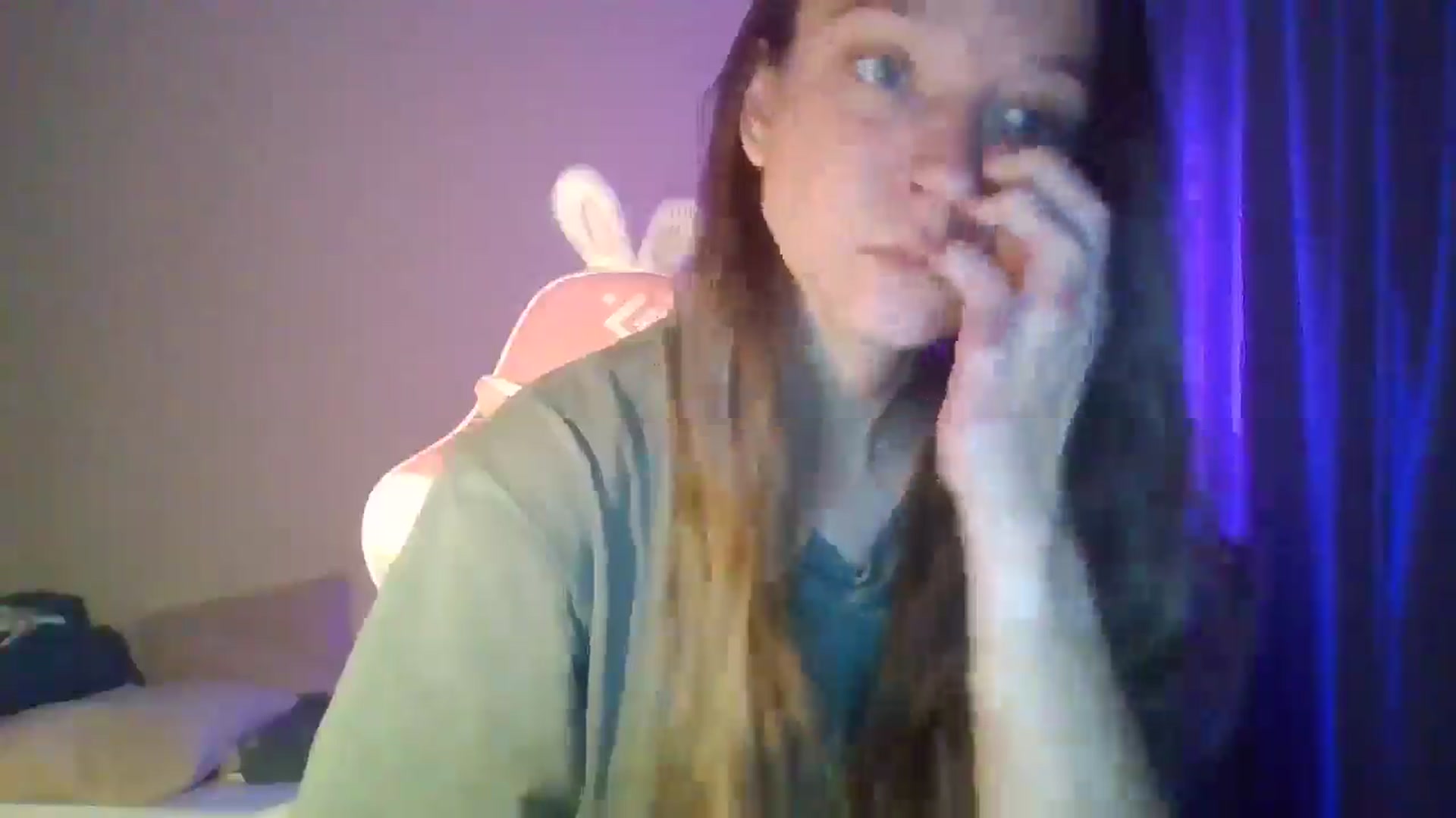 Gallery image thumbnail from Qi_ra's myfreecams stream on, 04/28/2025, 06:21 image 15 of 20