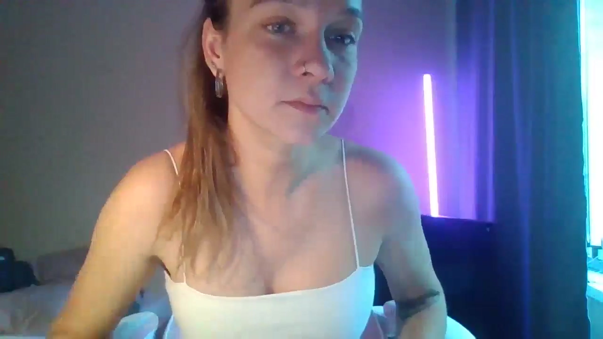 Gallery image thumbnail from Qi_ra's myfreecams stream on, 04/28/2025, 07:39 image 11 of 20