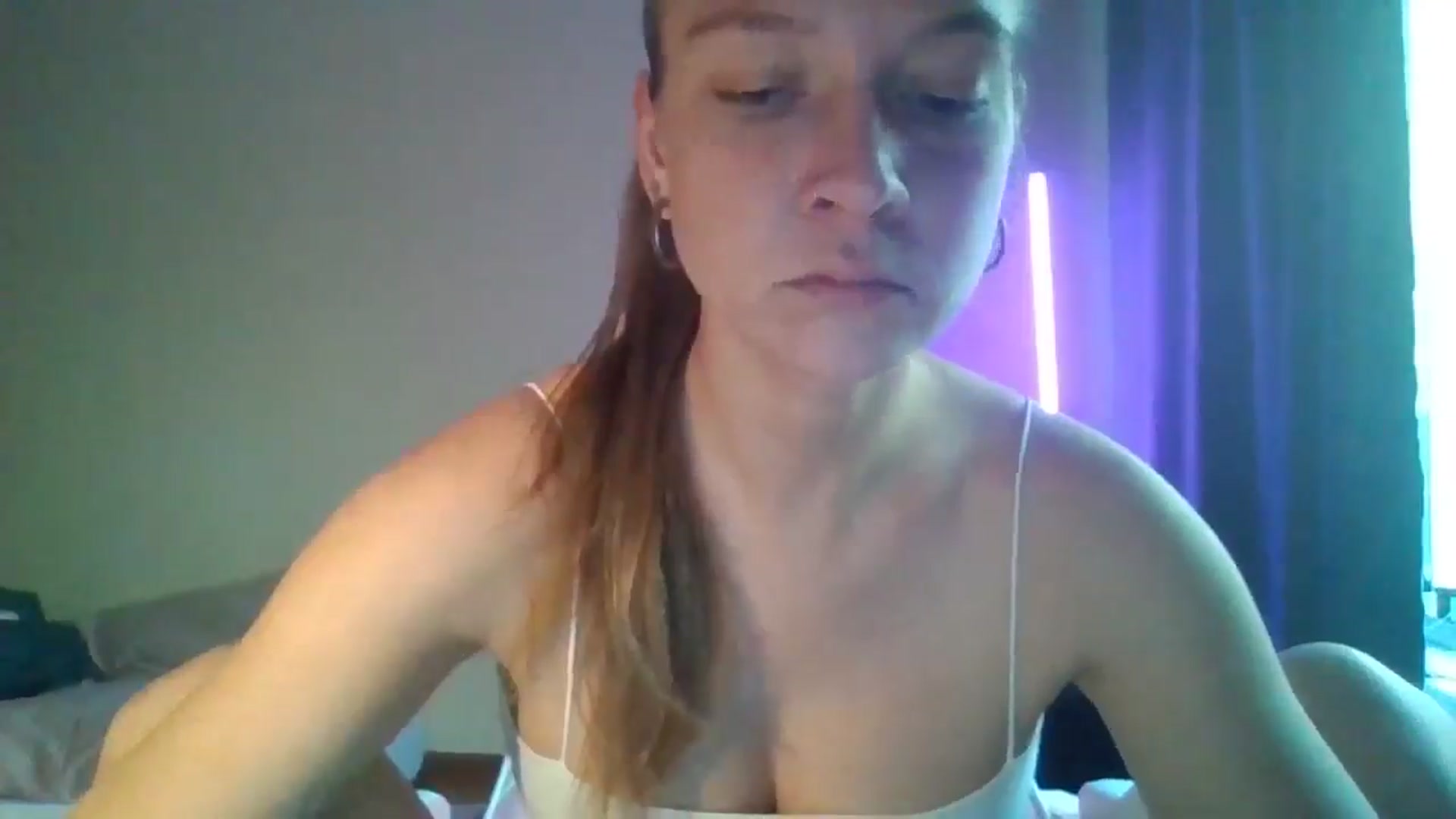 Gallery image thumbnail from Qi_ra's myfreecams stream on, 04/28/2025, 07:54 image 18 of 20