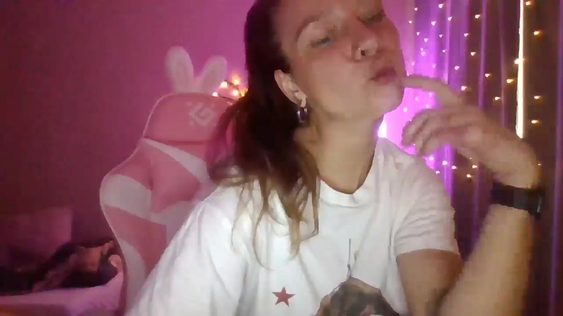 Gallery image thumbnail from Qi_ra's myfreecams stream on, 04/29/2025, 16:06 image 17 of 20
