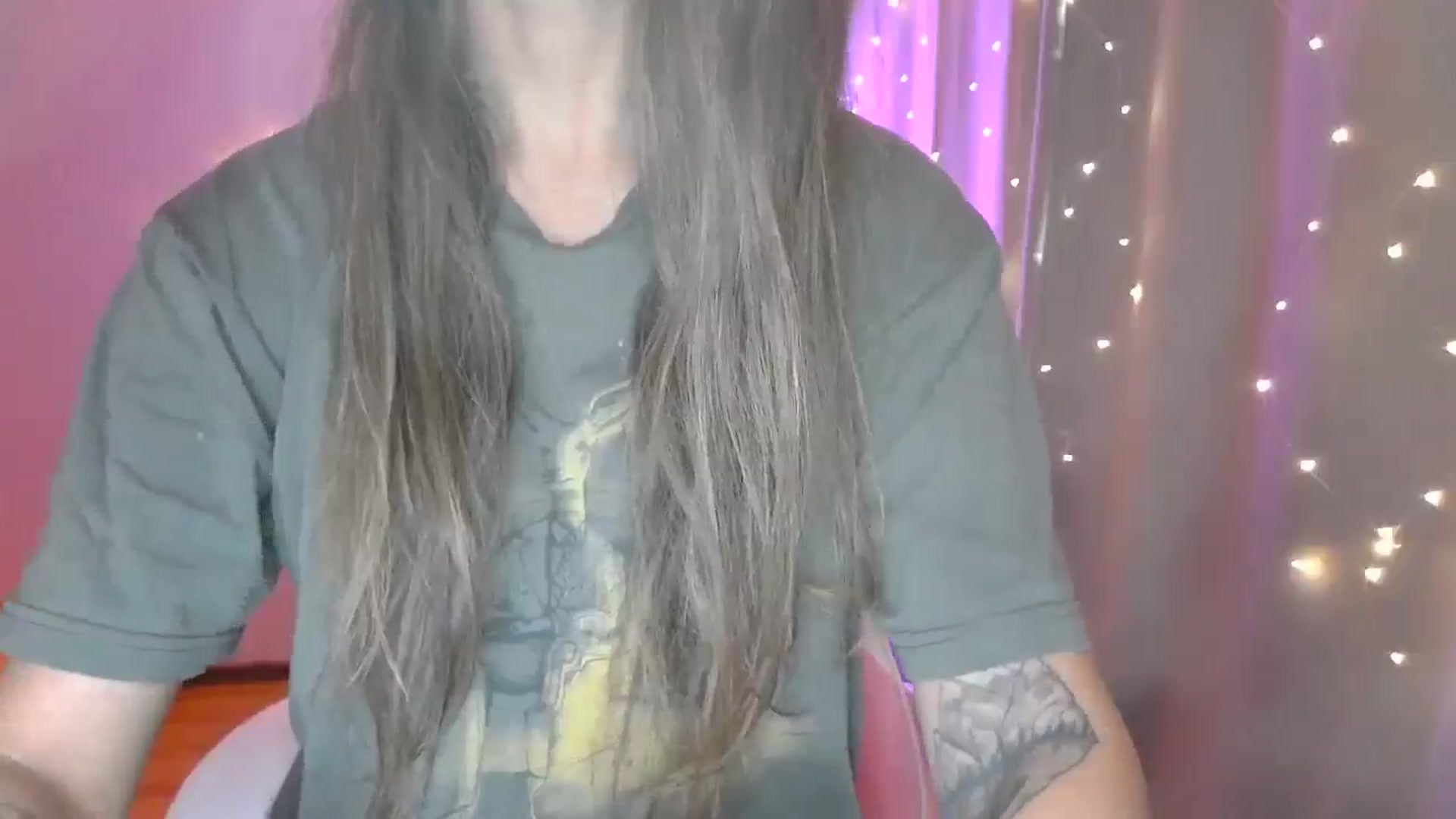 Gallery image thumbnail from Qi_ra's myfreecams stream on, 05/03/2025, 07:46 image 6 of 20