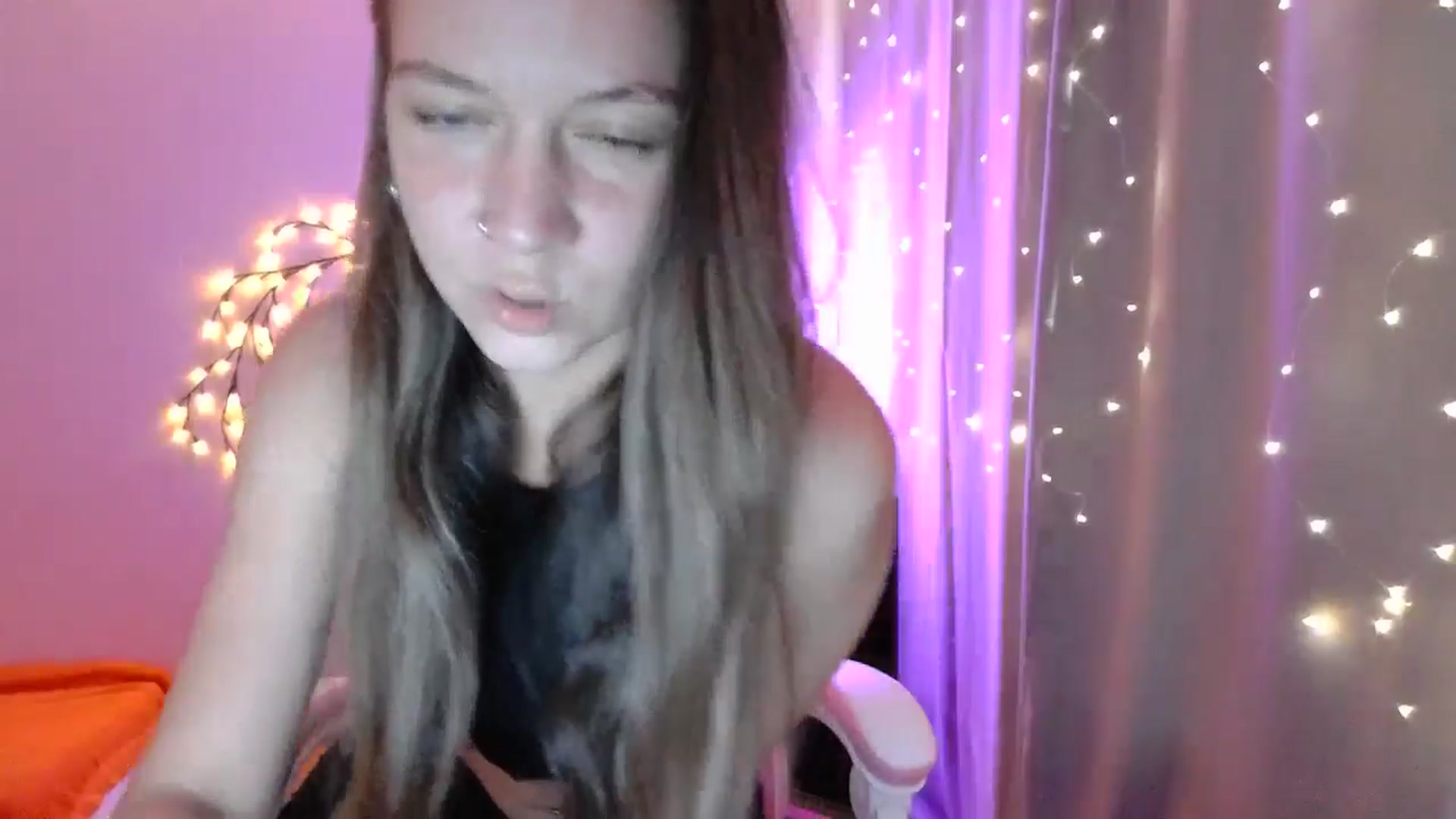 Gallery image thumbnail from Qi_ra's myfreecams stream on, 05/03/2025, 11:15 image 4 of 20